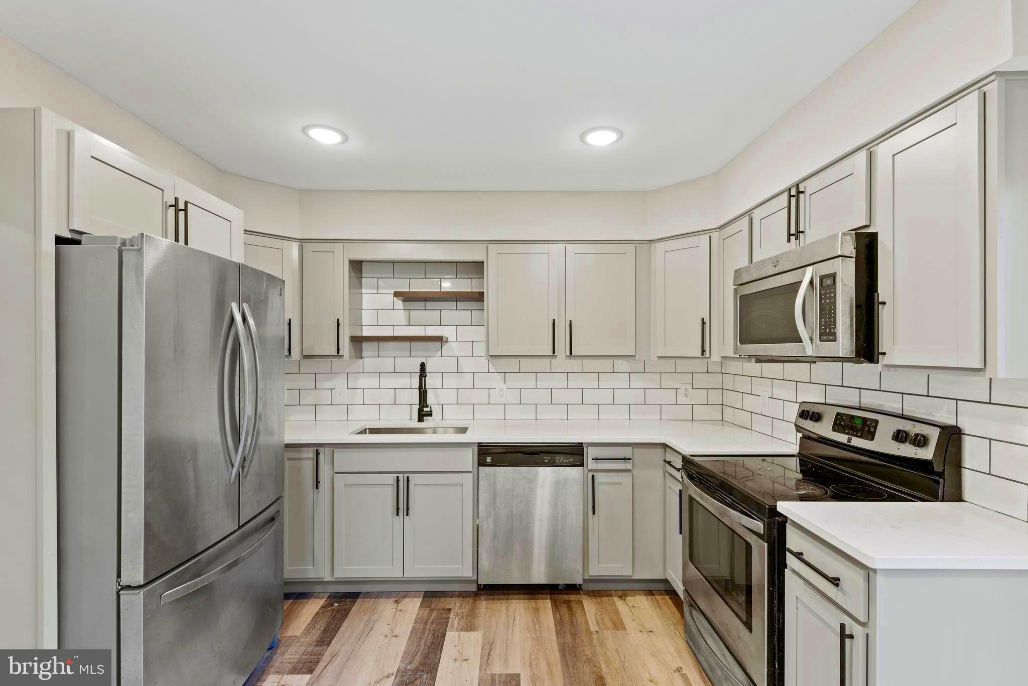 STUBBS LAKE VIEW - Residential