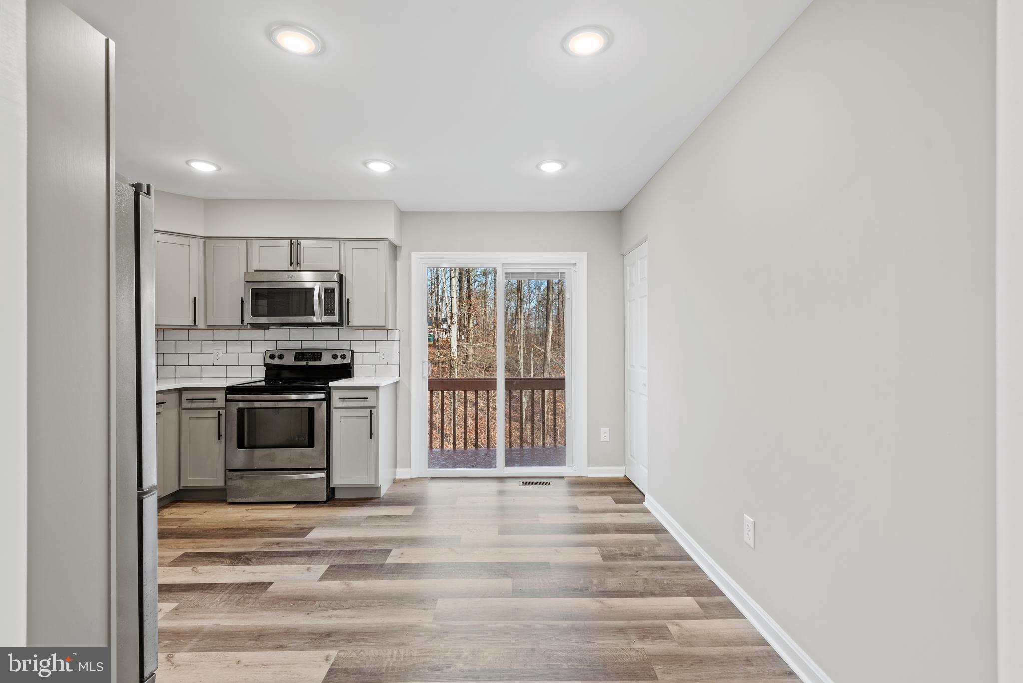 STUBBS LAKE VIEW - Residential