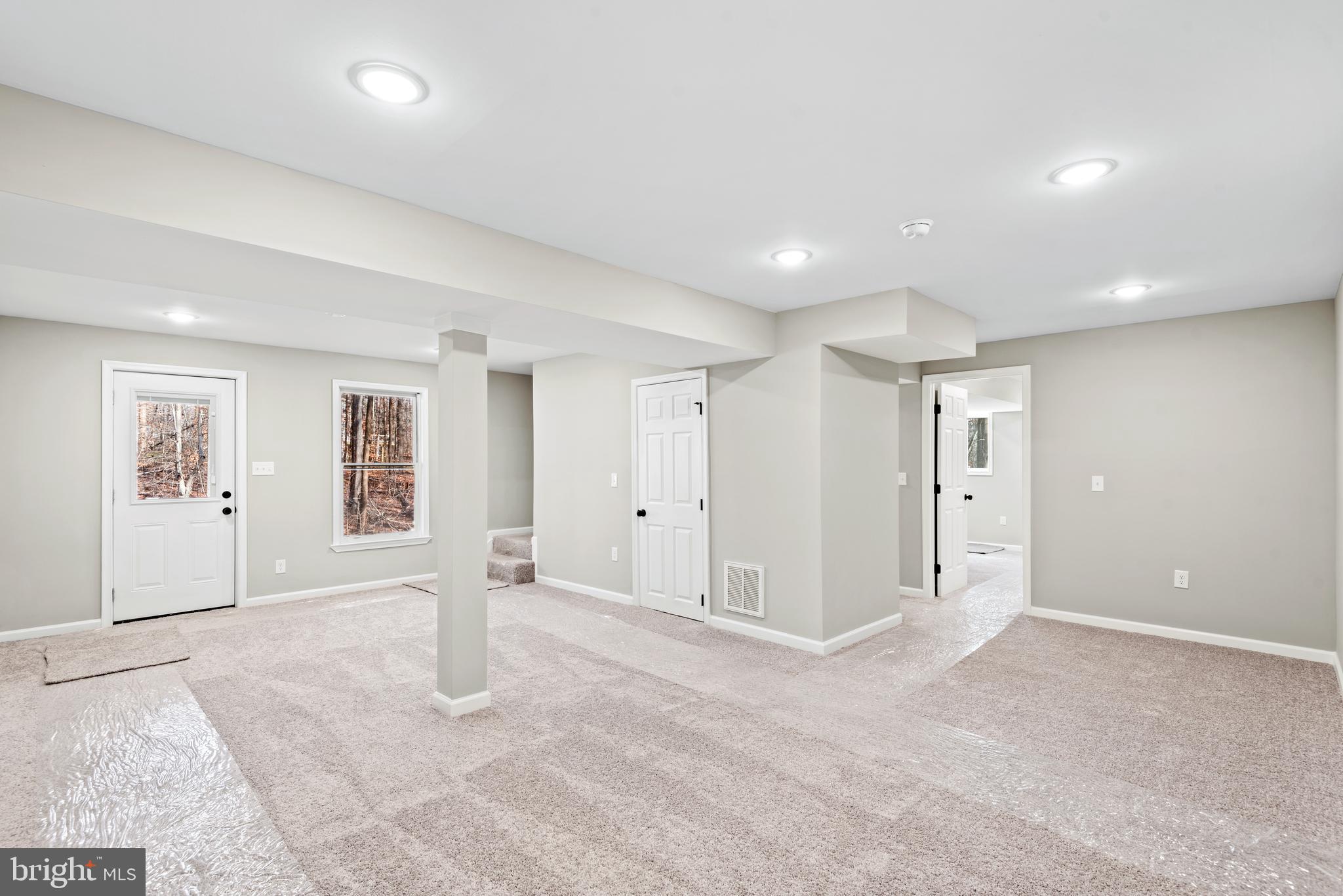 STUBBS LAKE VIEW - Residential