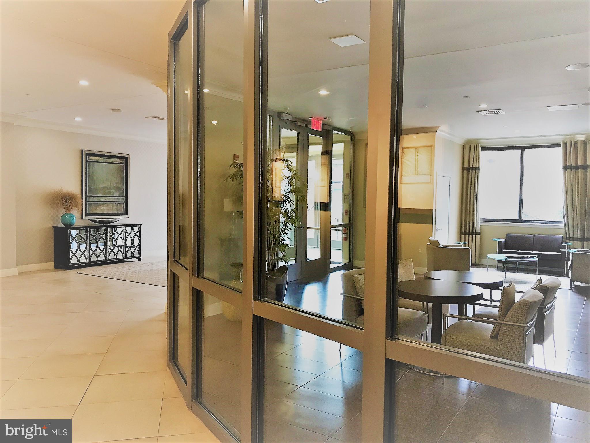 MIDTOWN ALEXANDRIA STATION CONDOMINIUM - Residential Lease