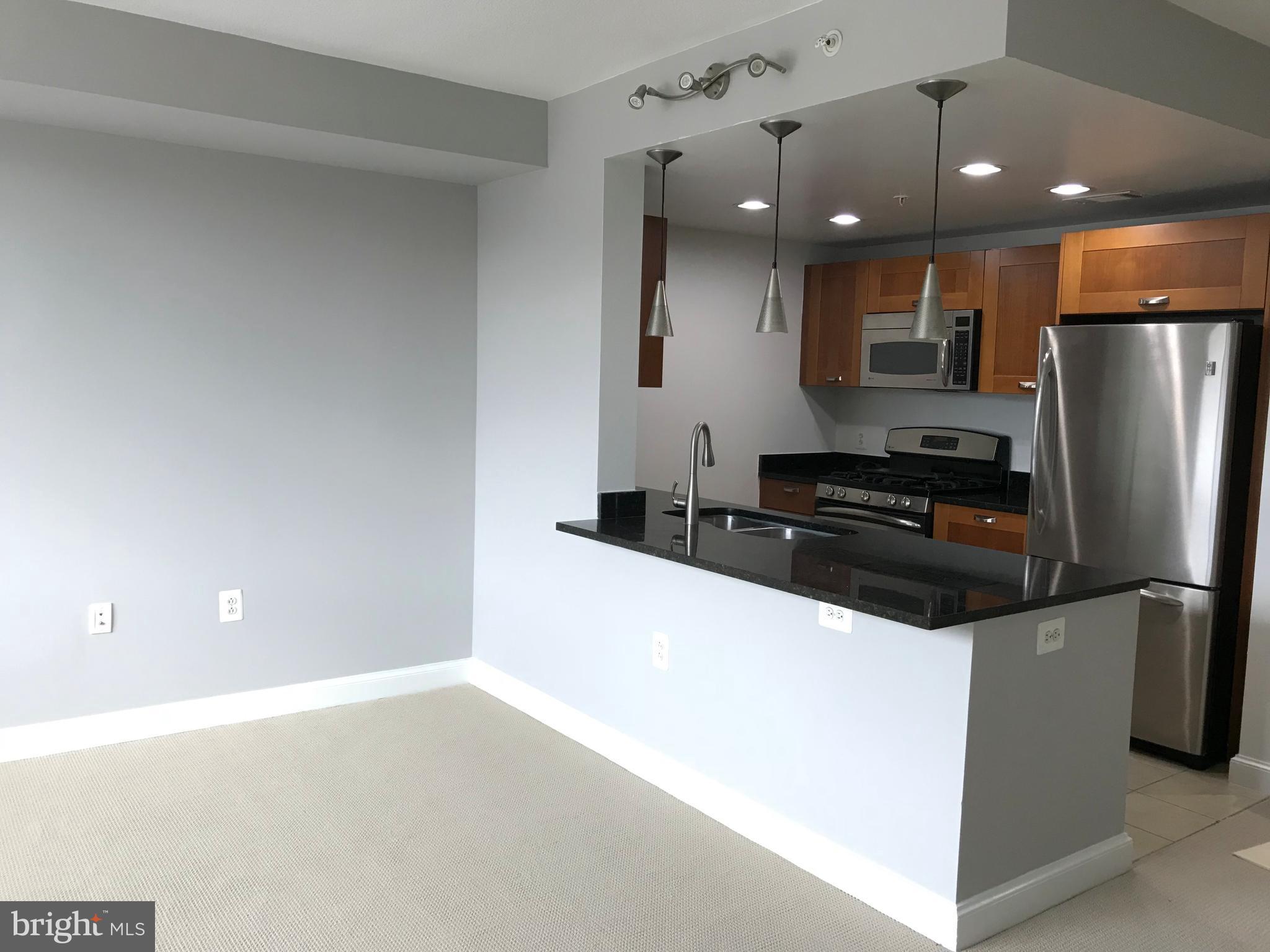 MIDTOWN ALEXANDRIA STATION CONDOMINIUM - Residential Lease