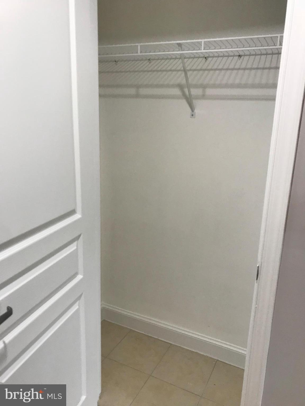 MIDTOWN ALEXANDRIA STATION CONDOMINIUM - Residential Lease