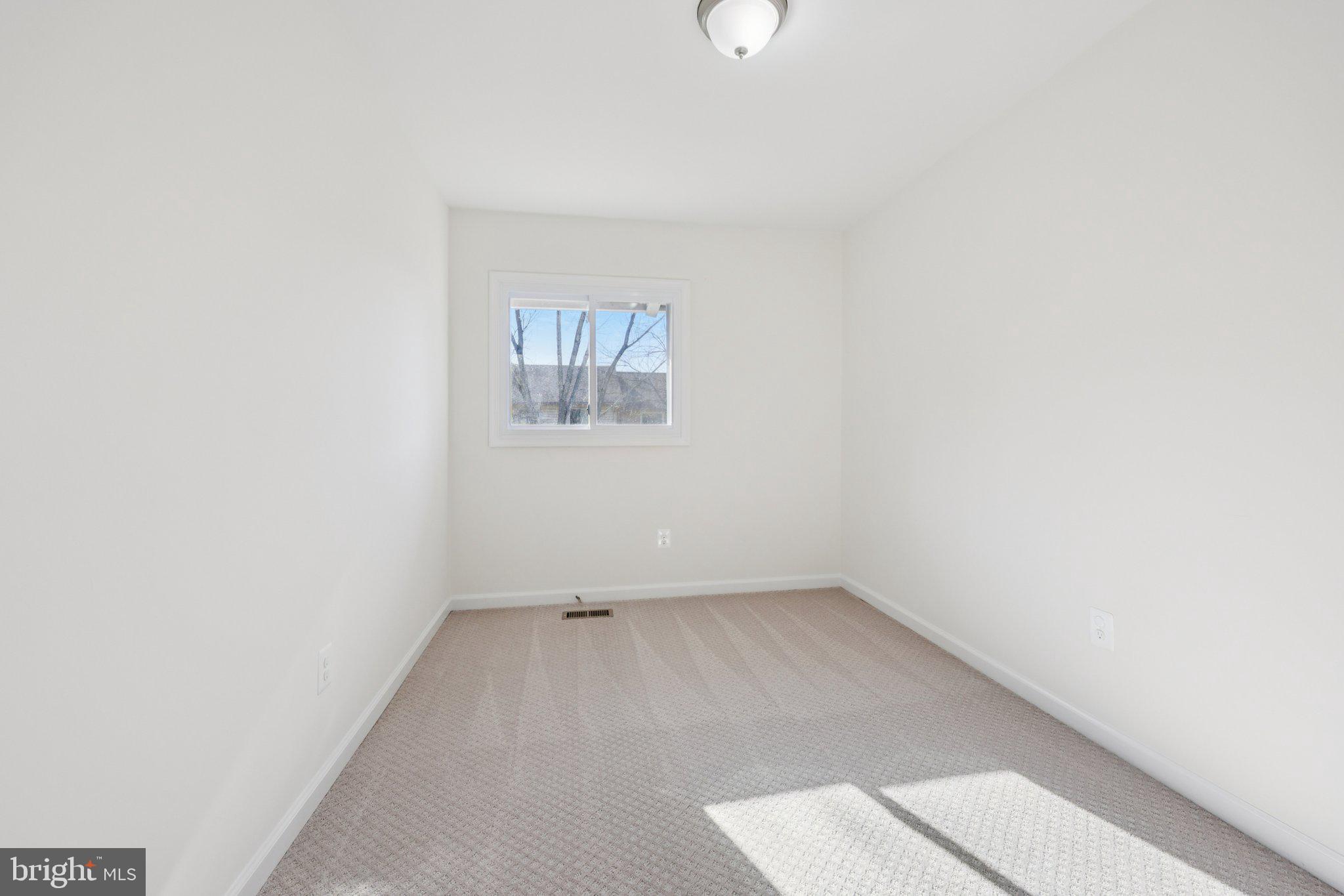 FOUR SEASONS - Residential