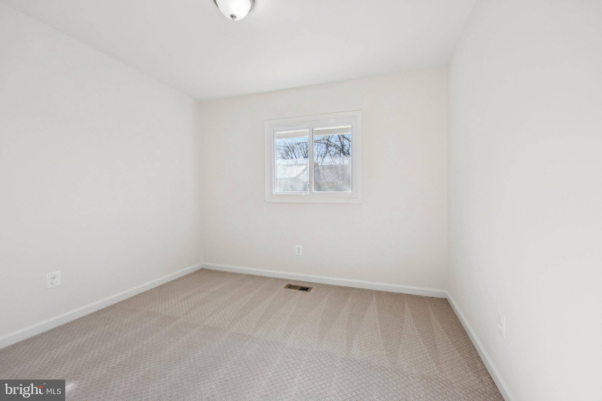 FOUR SEASONS - Residential