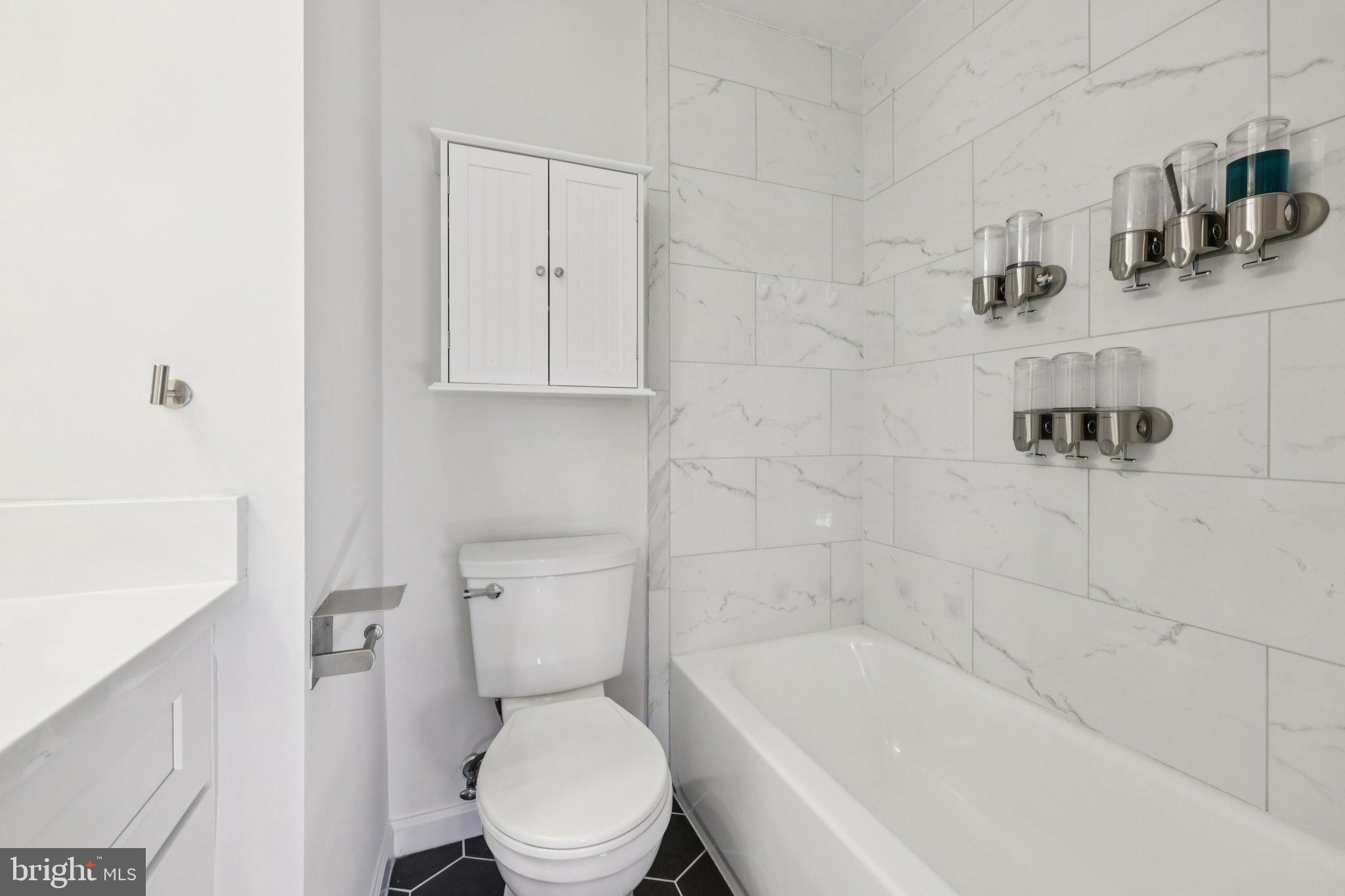 FOUR SEASONS - Residential