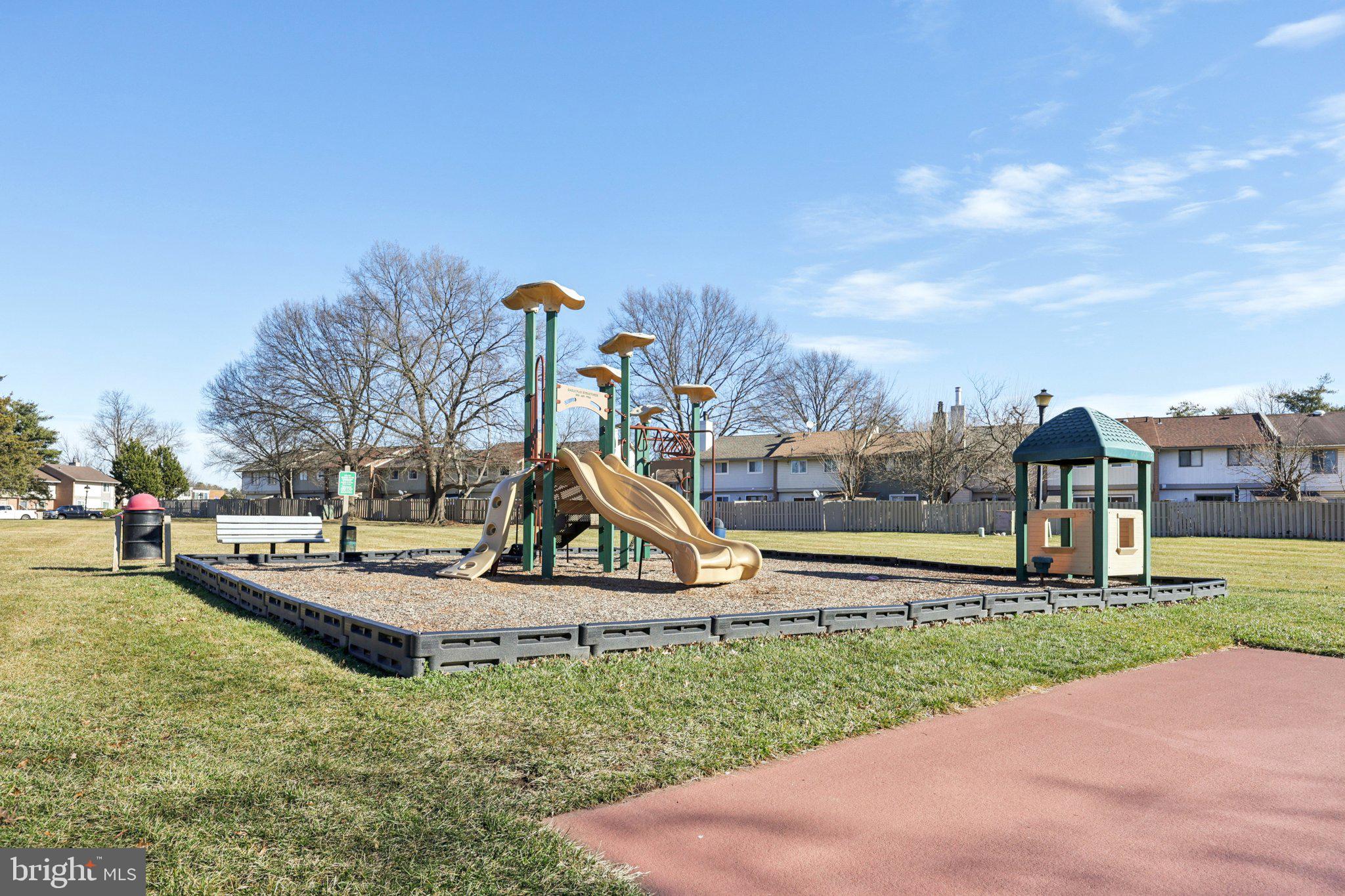 FOUR SEASONS - Residential