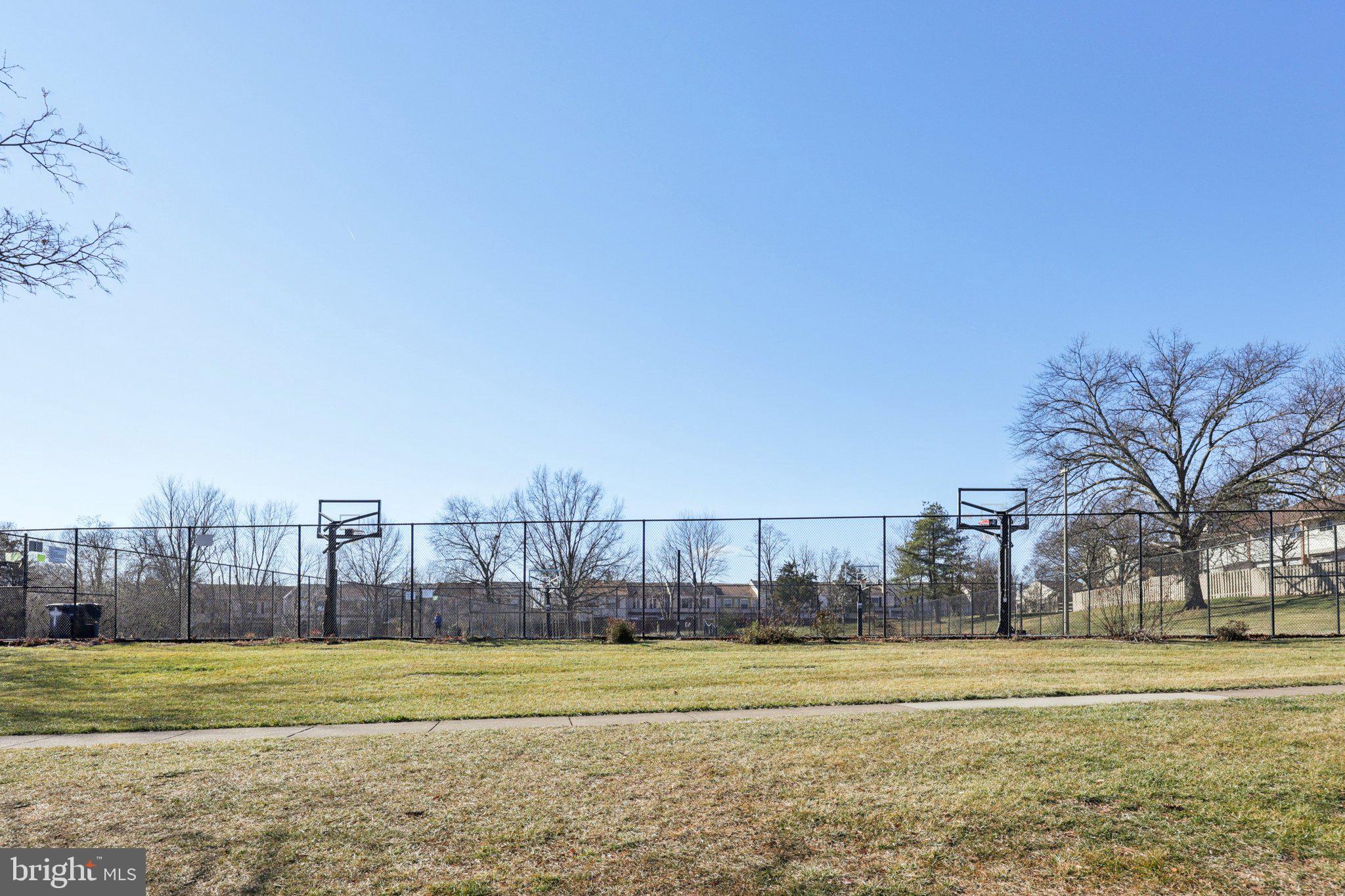 FOUR SEASONS - Residential