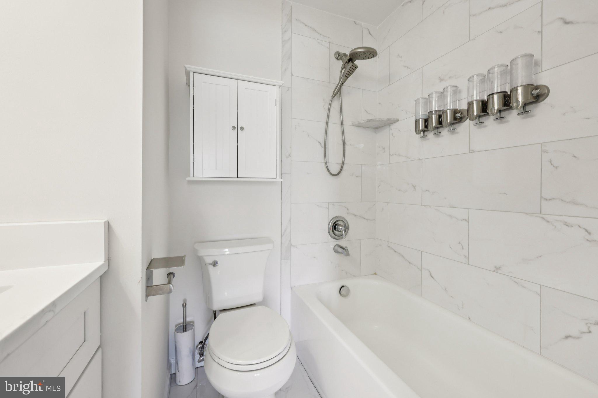 FOUR SEASONS - Residential