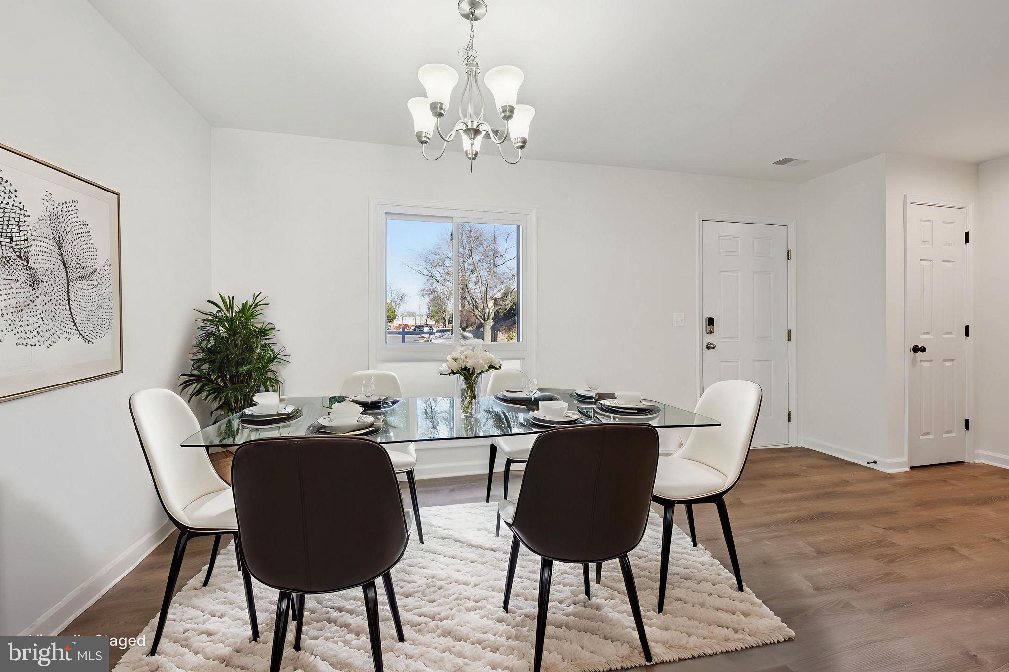 FOUR SEASONS - Residential