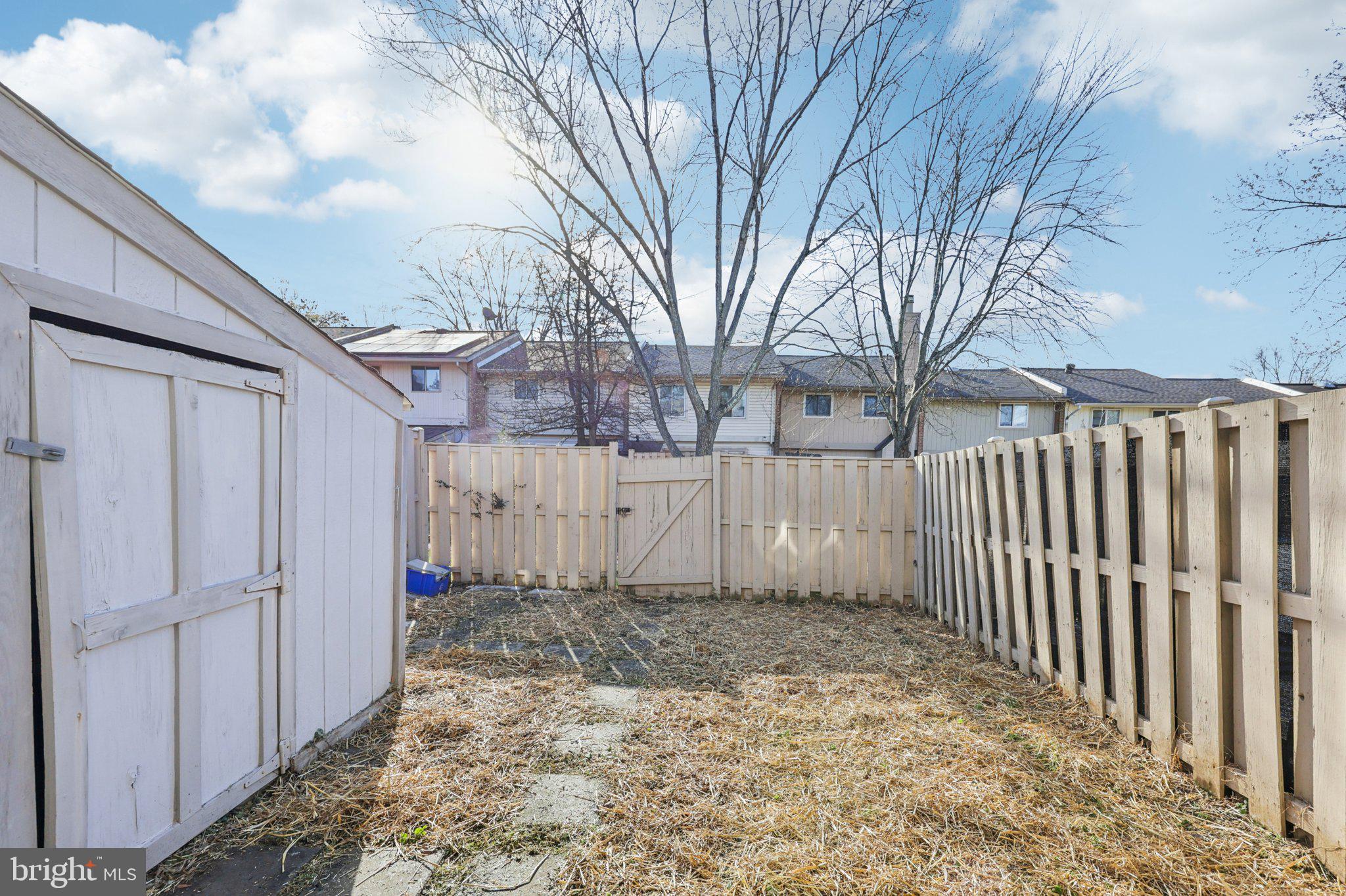 FOUR SEASONS - Residential