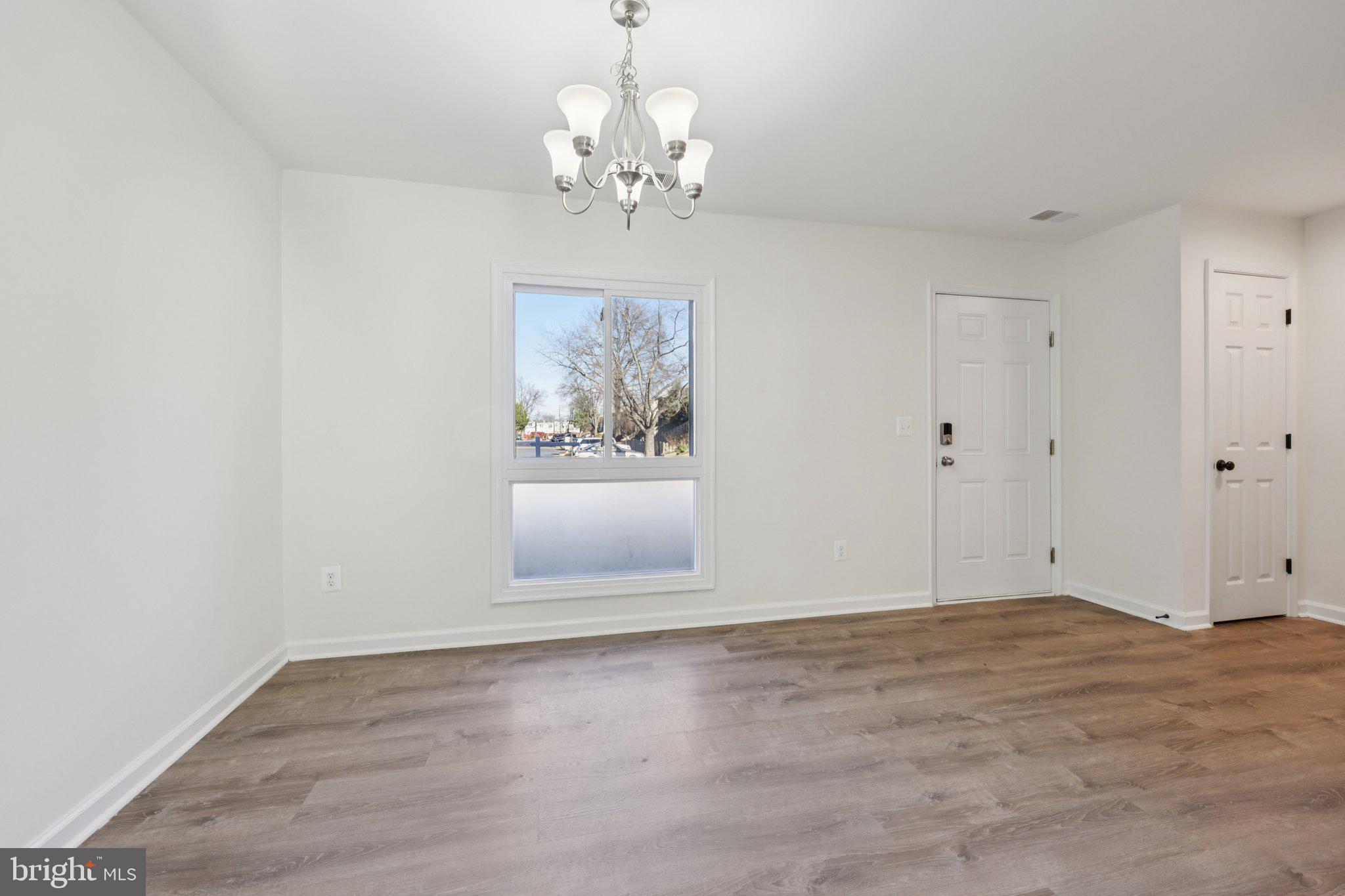 FOUR SEASONS - Residential