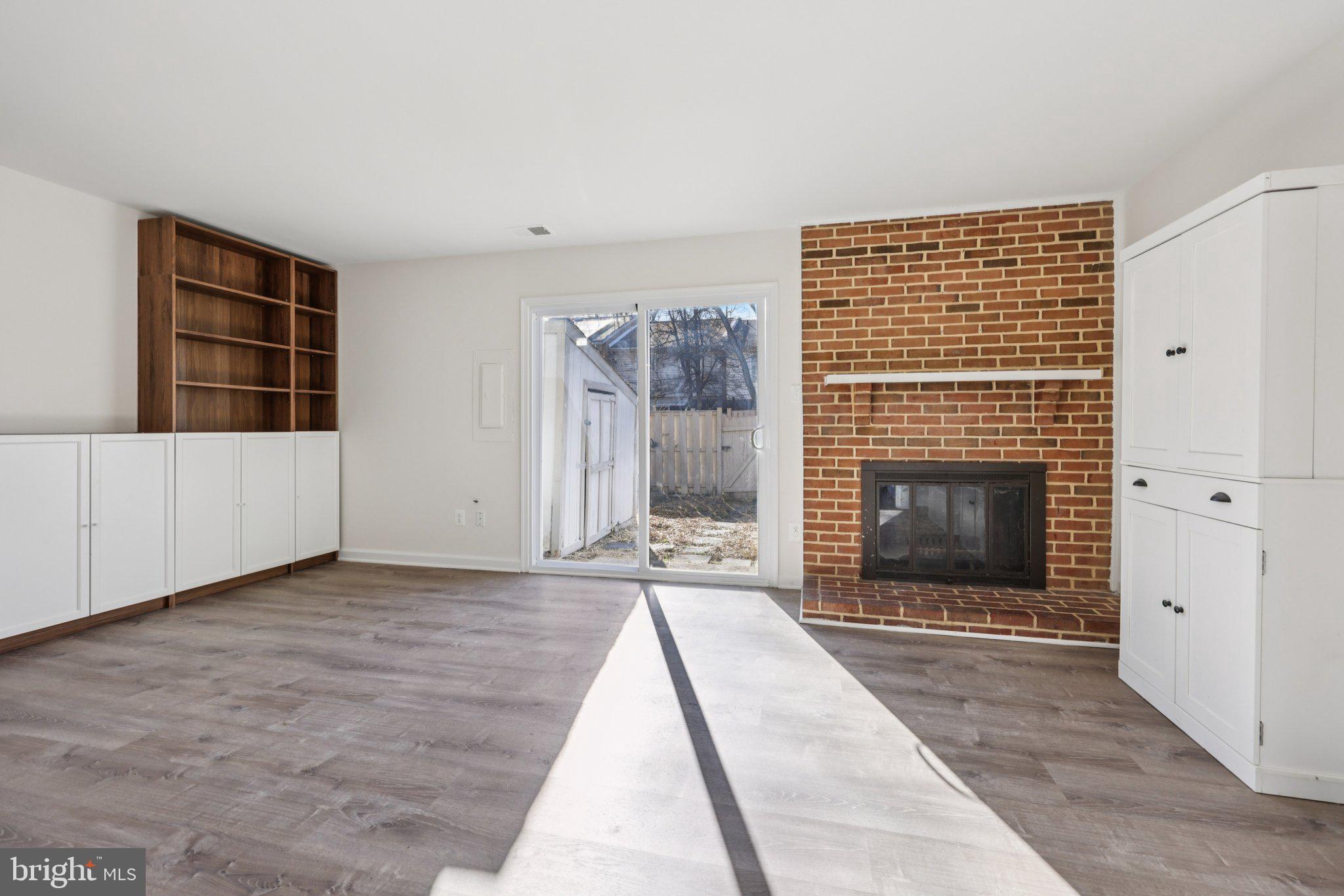 FOUR SEASONS - Residential