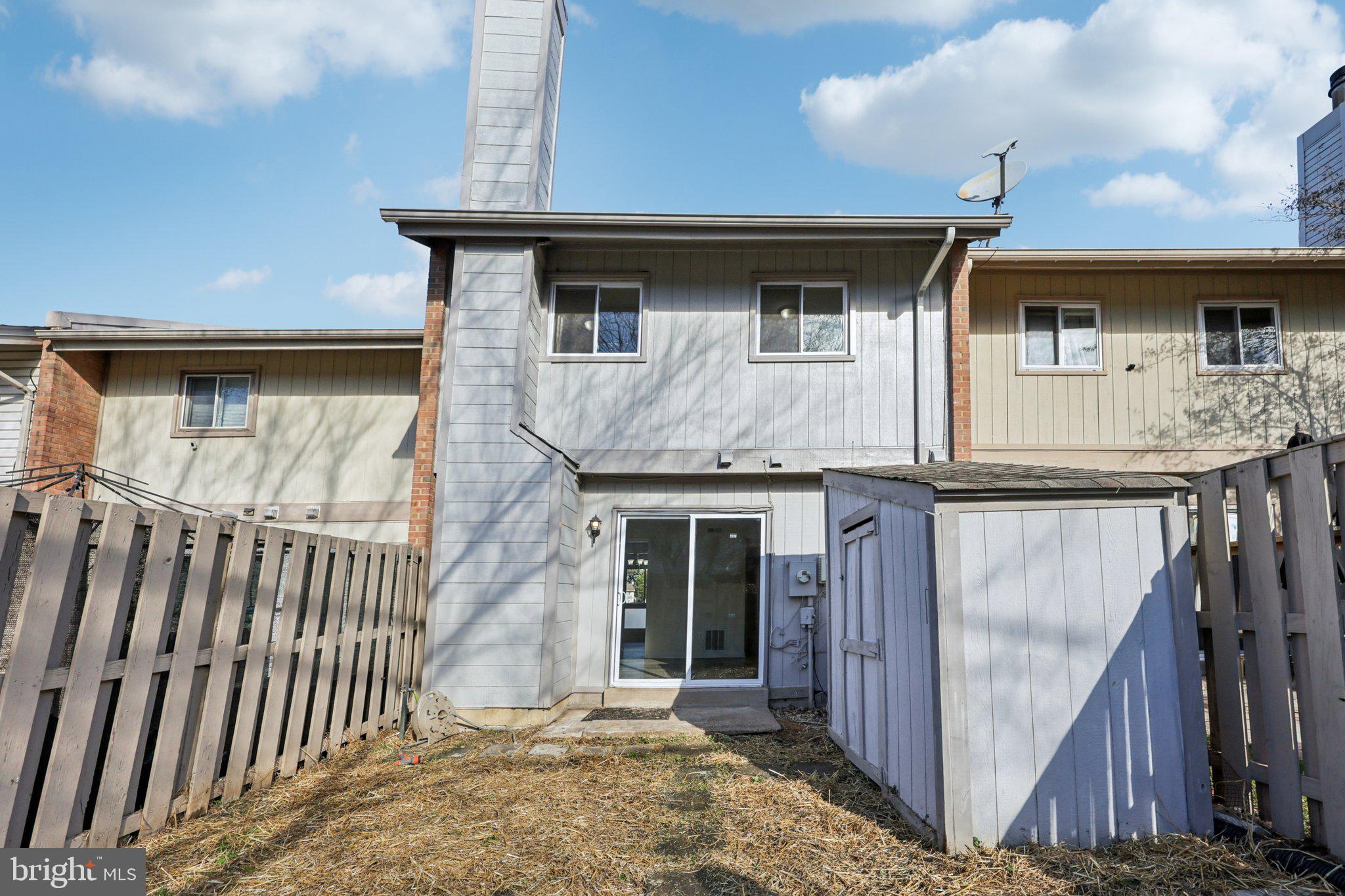 FOUR SEASONS - Residential