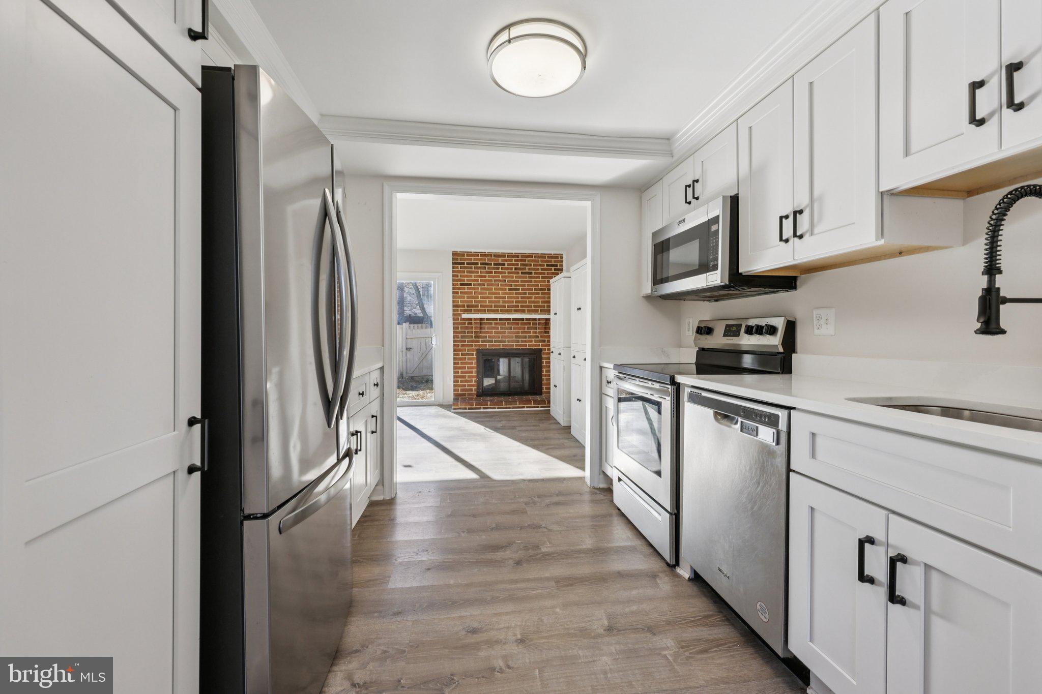 FOUR SEASONS - Residential