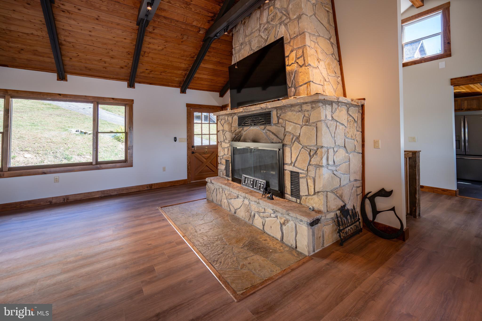 LAKE SHORE DRIVE - Residential