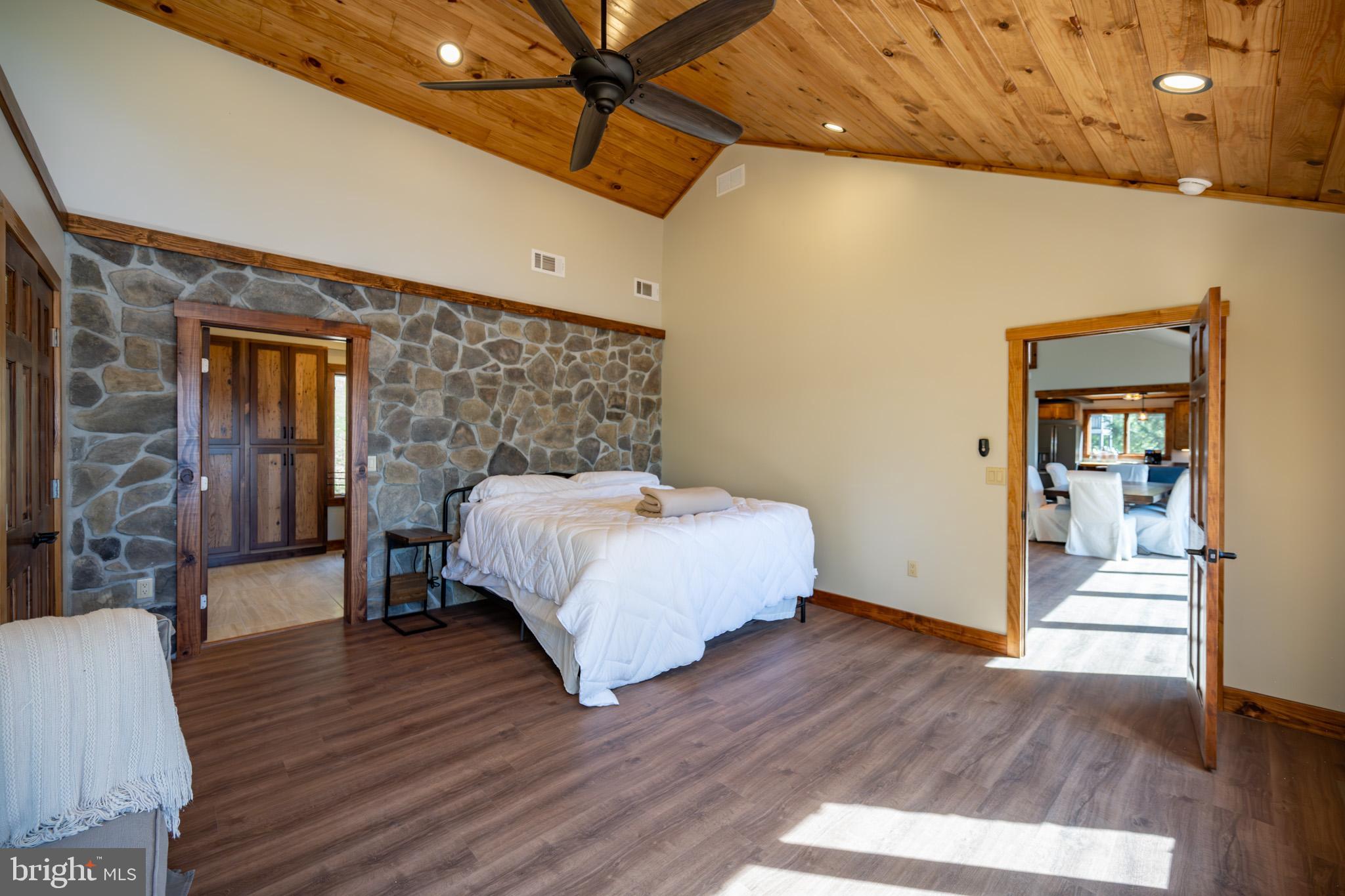 LAKE SHORE DRIVE - Residential