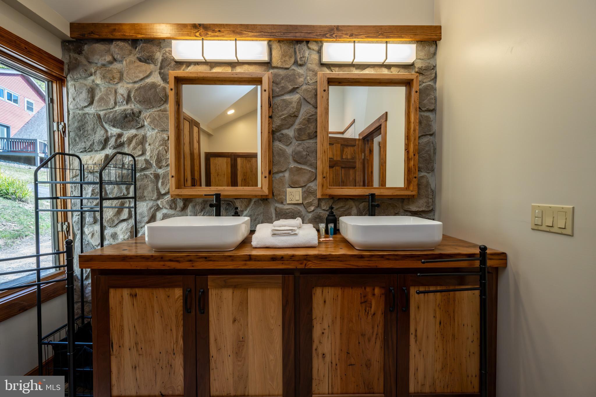 LAKE SHORE DRIVE - Residential