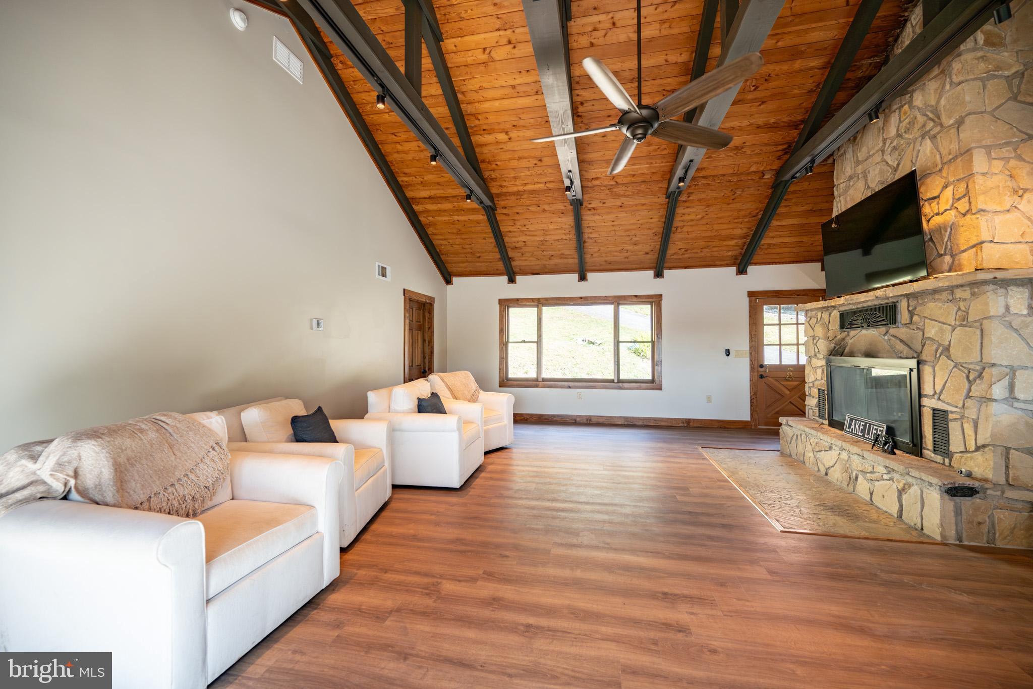 LAKE SHORE DRIVE - Residential