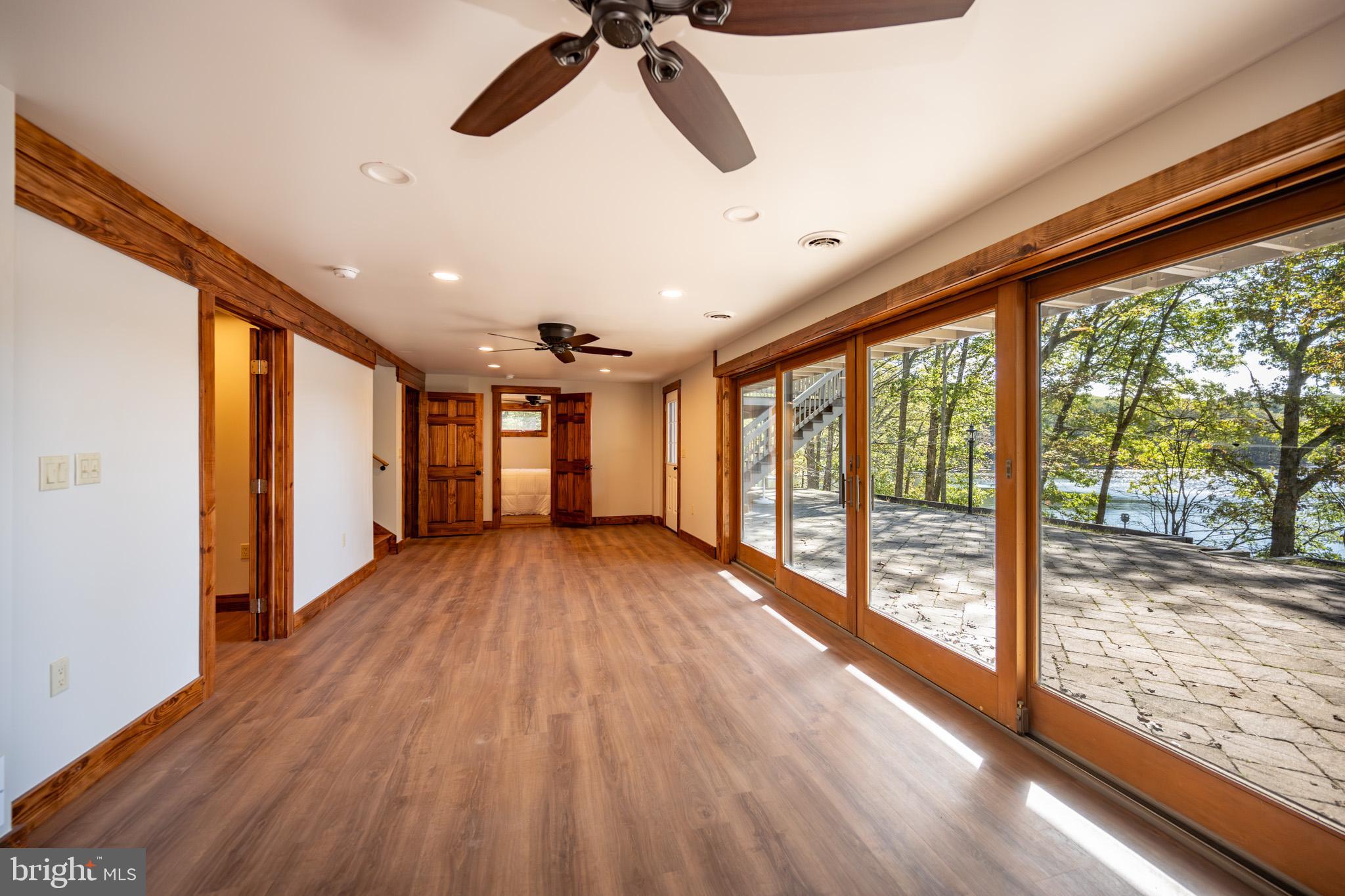 LAKE SHORE DRIVE - Residential