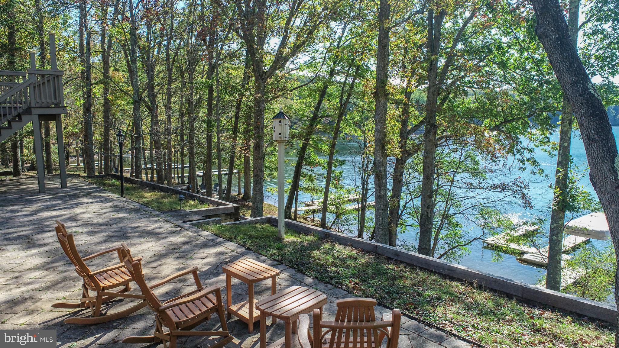 LAKE SHORE DRIVE - Residential