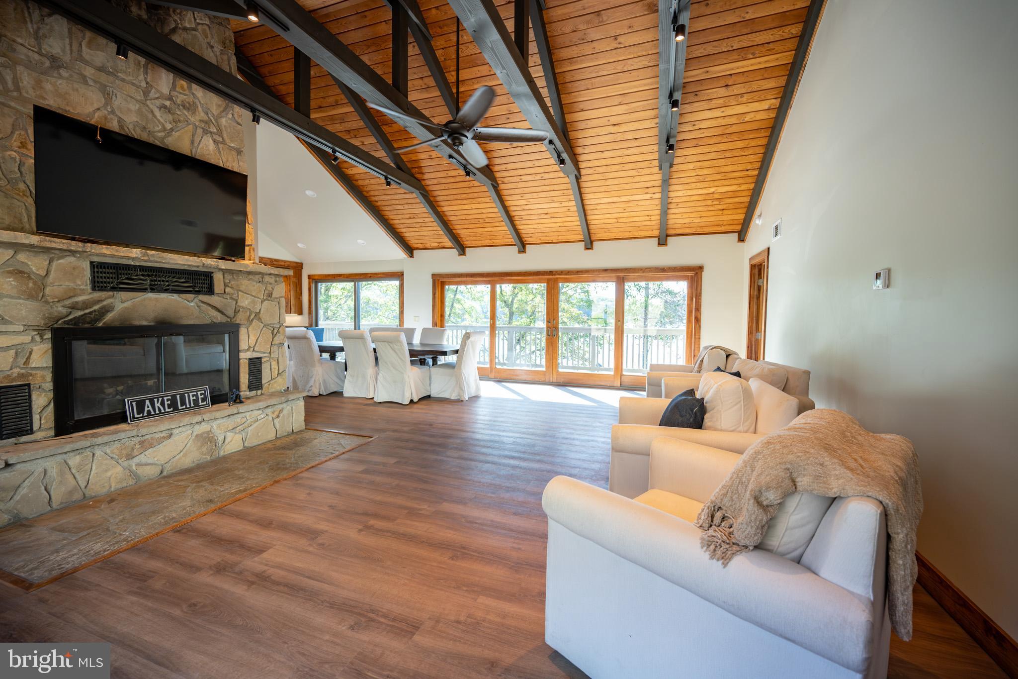 LAKE SHORE DRIVE - Residential