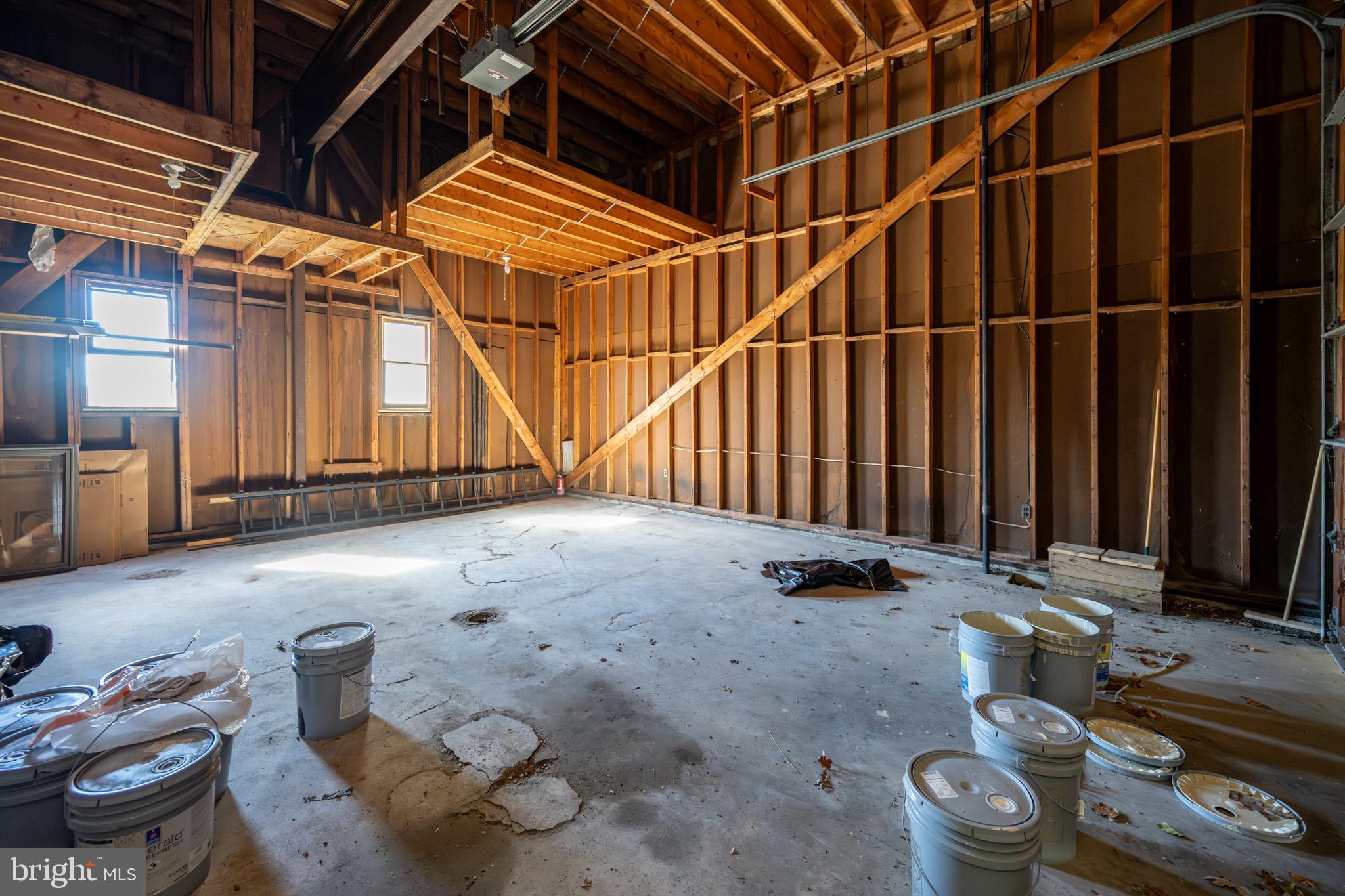 LAKE SHORE DRIVE - Residential