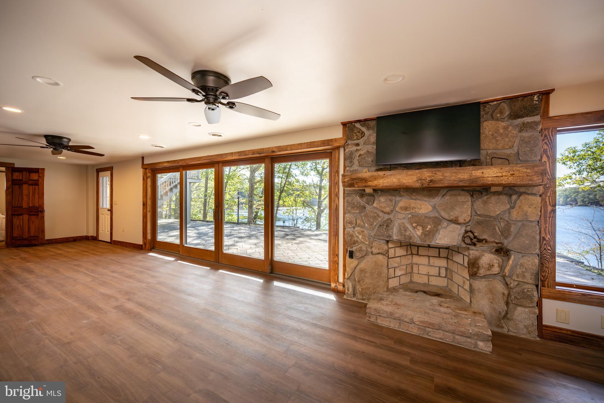 LAKE SHORE DRIVE - Residential