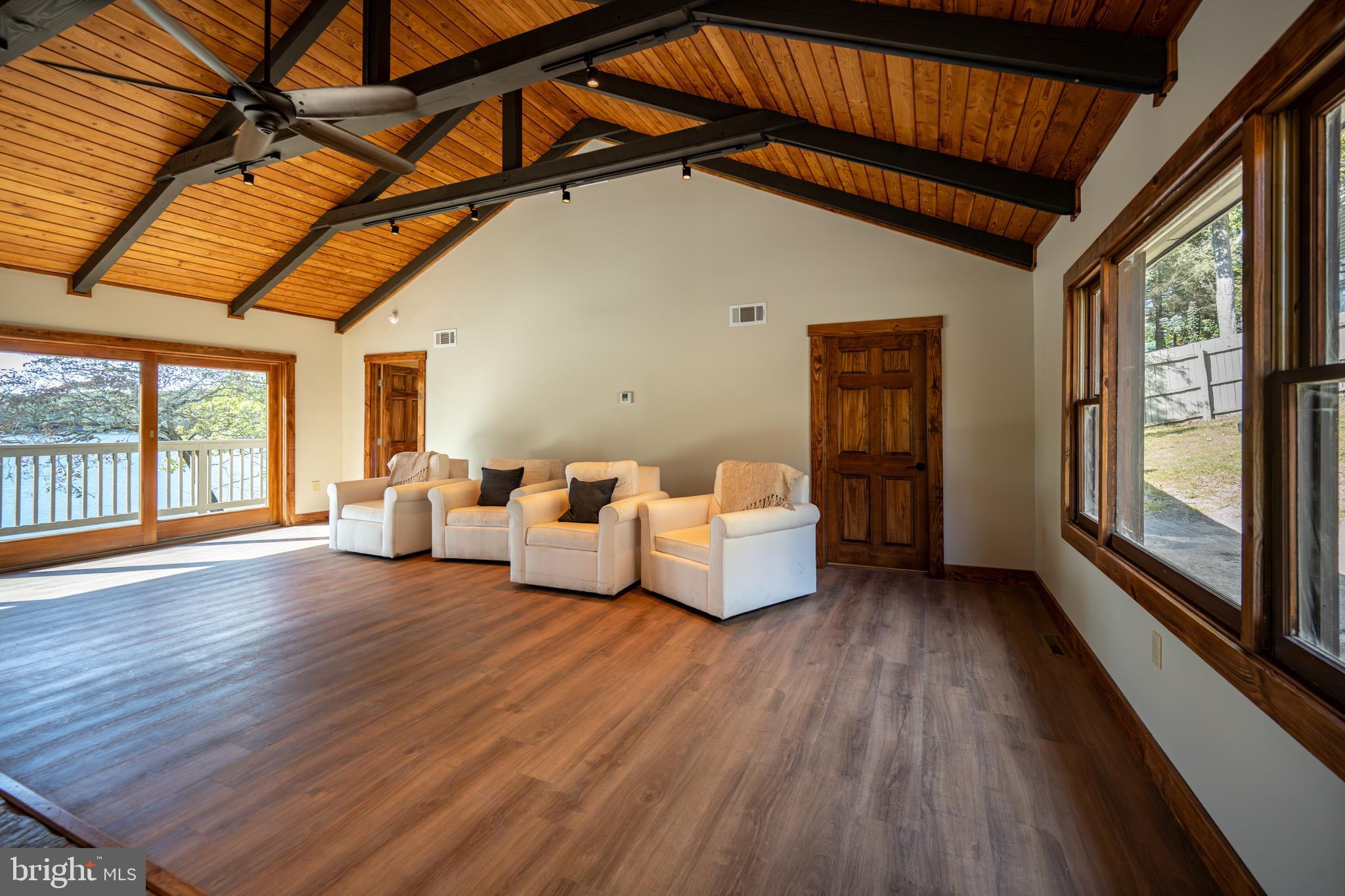 LAKE SHORE DRIVE - Residential