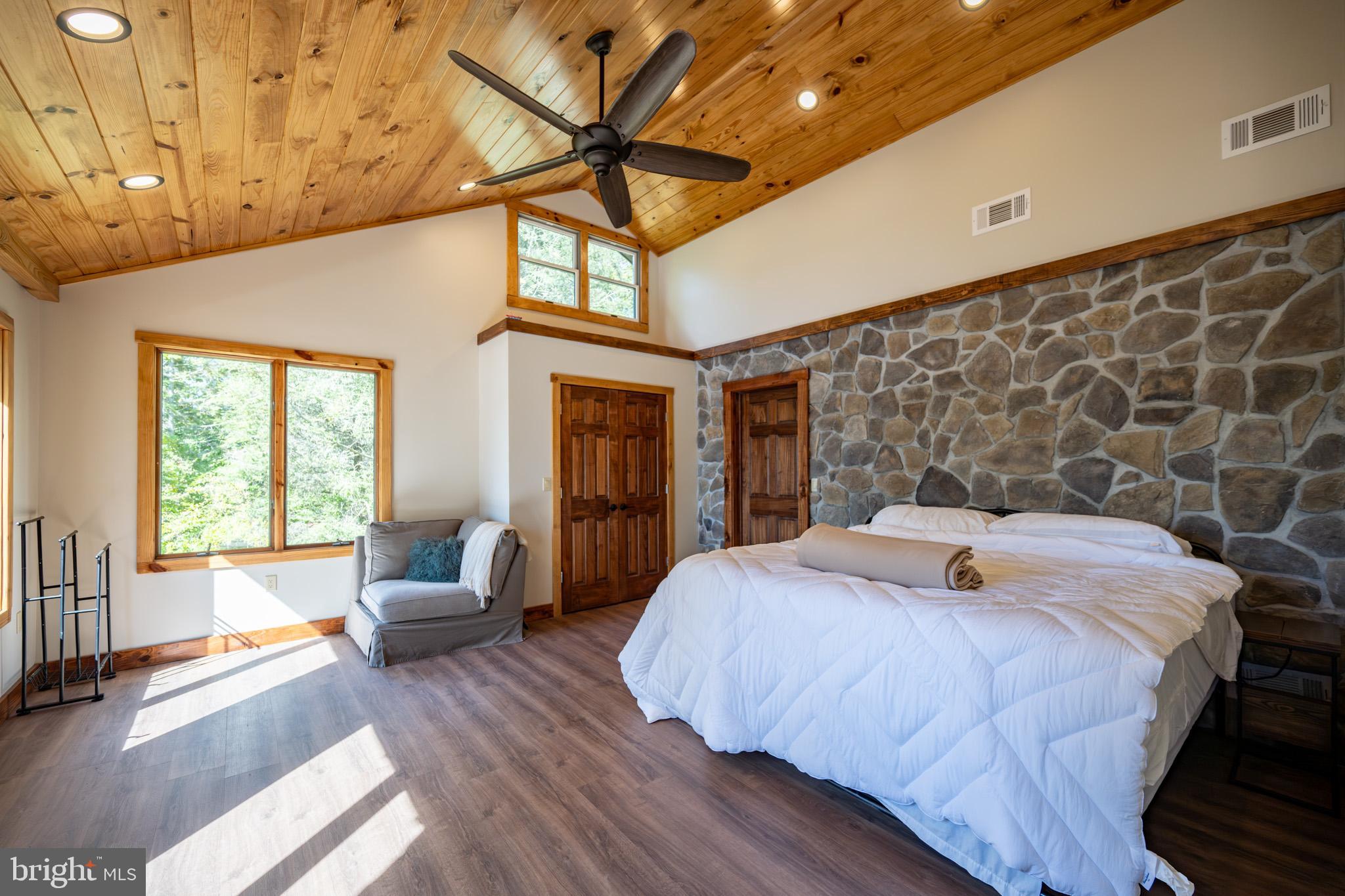 LAKE SHORE DRIVE - Residential