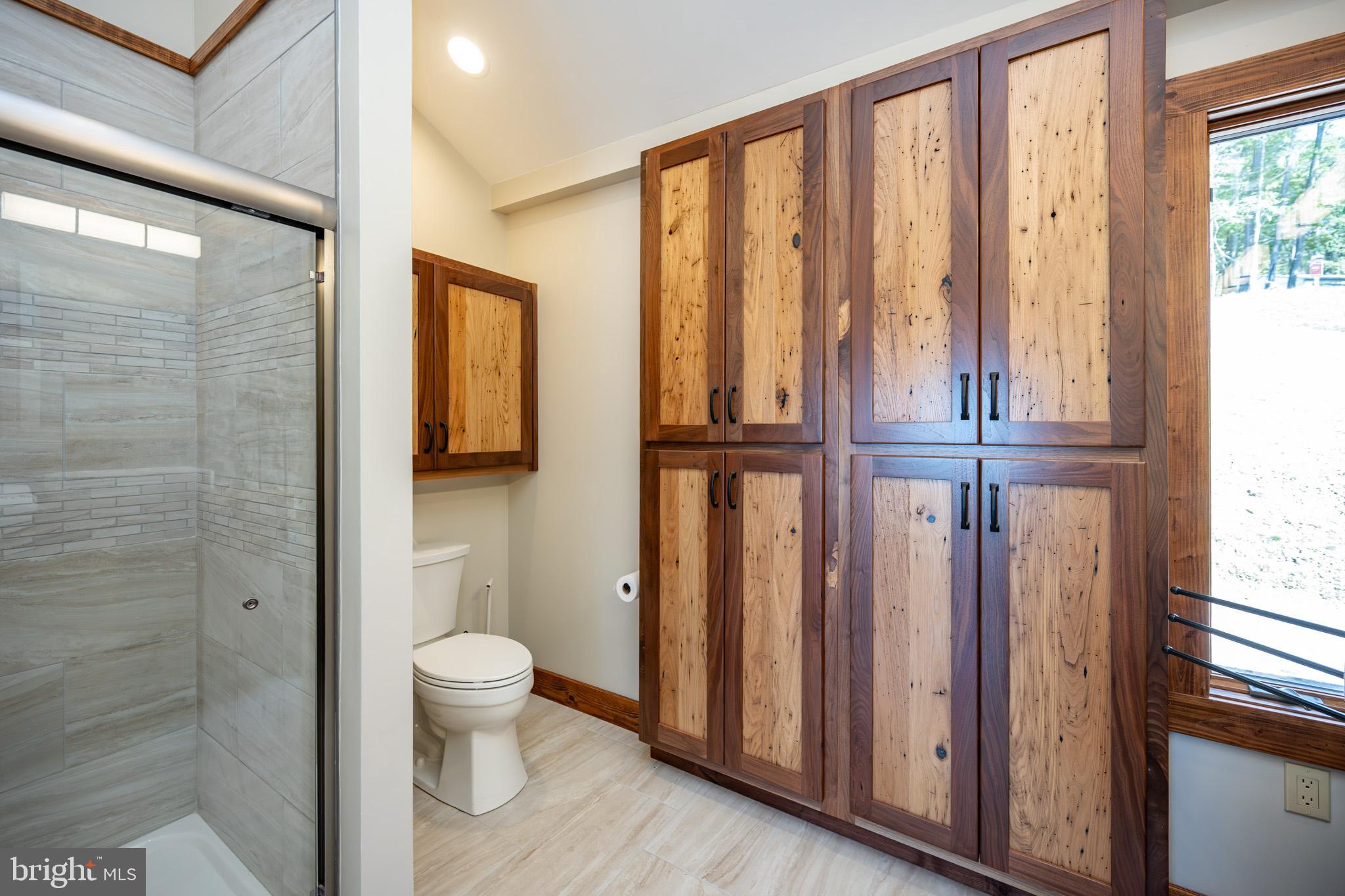 LAKE SHORE DRIVE - Residential