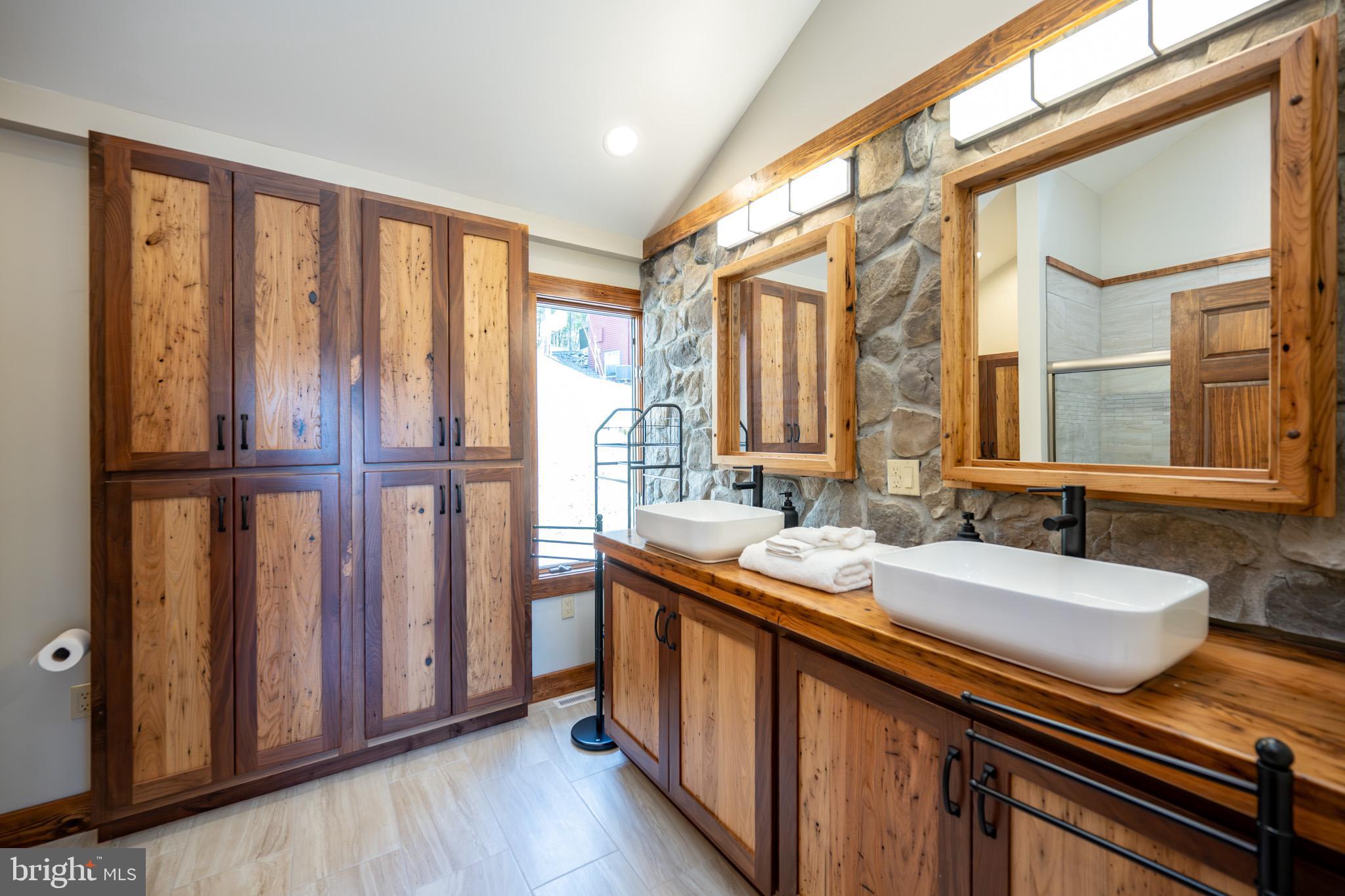 LAKE SHORE DRIVE - Residential