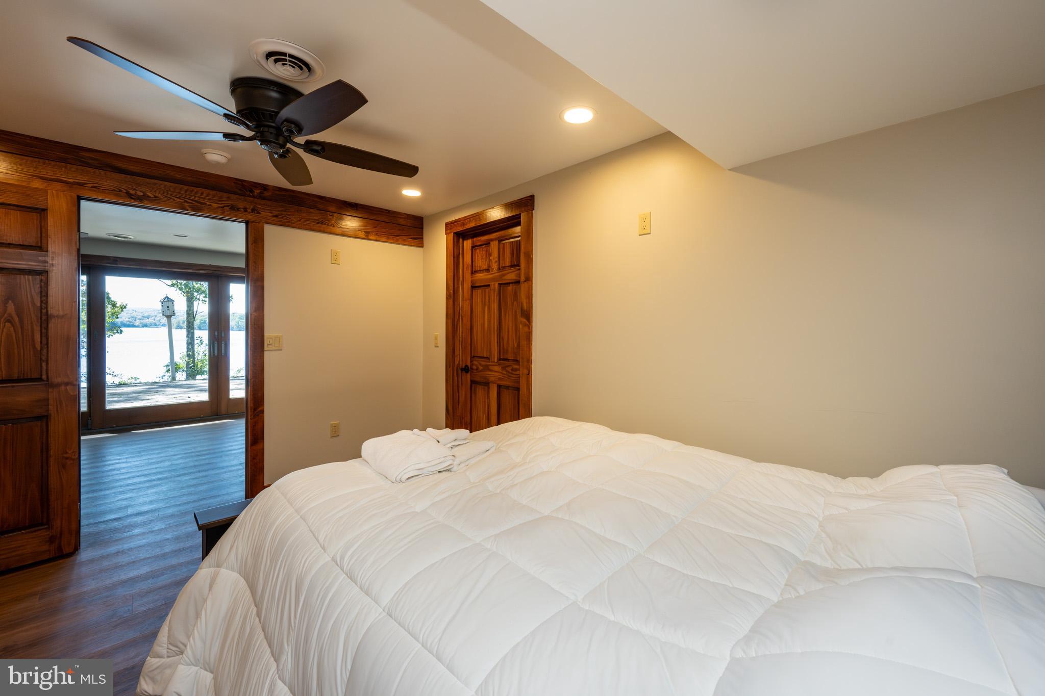 LAKE SHORE DRIVE - Residential