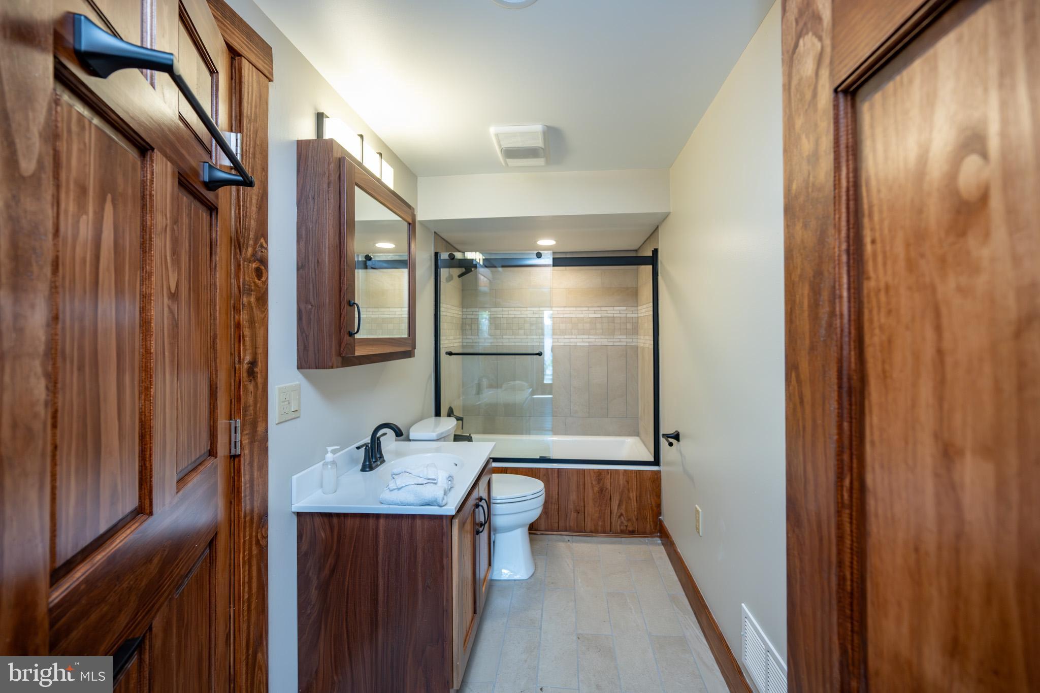 LAKE SHORE DRIVE - Residential