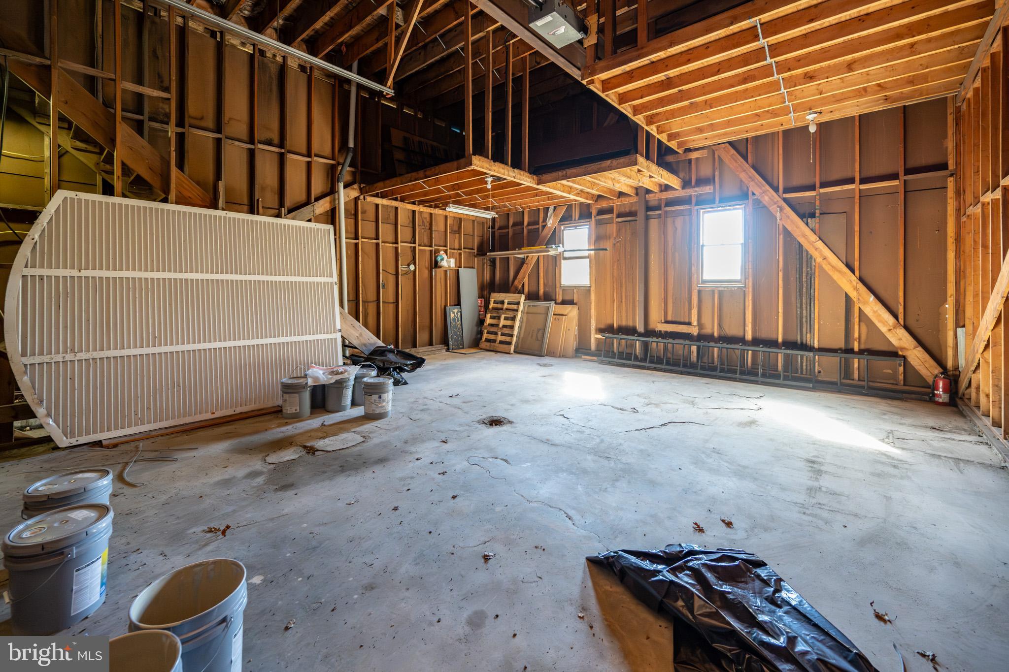 LAKE SHORE DRIVE - Residential