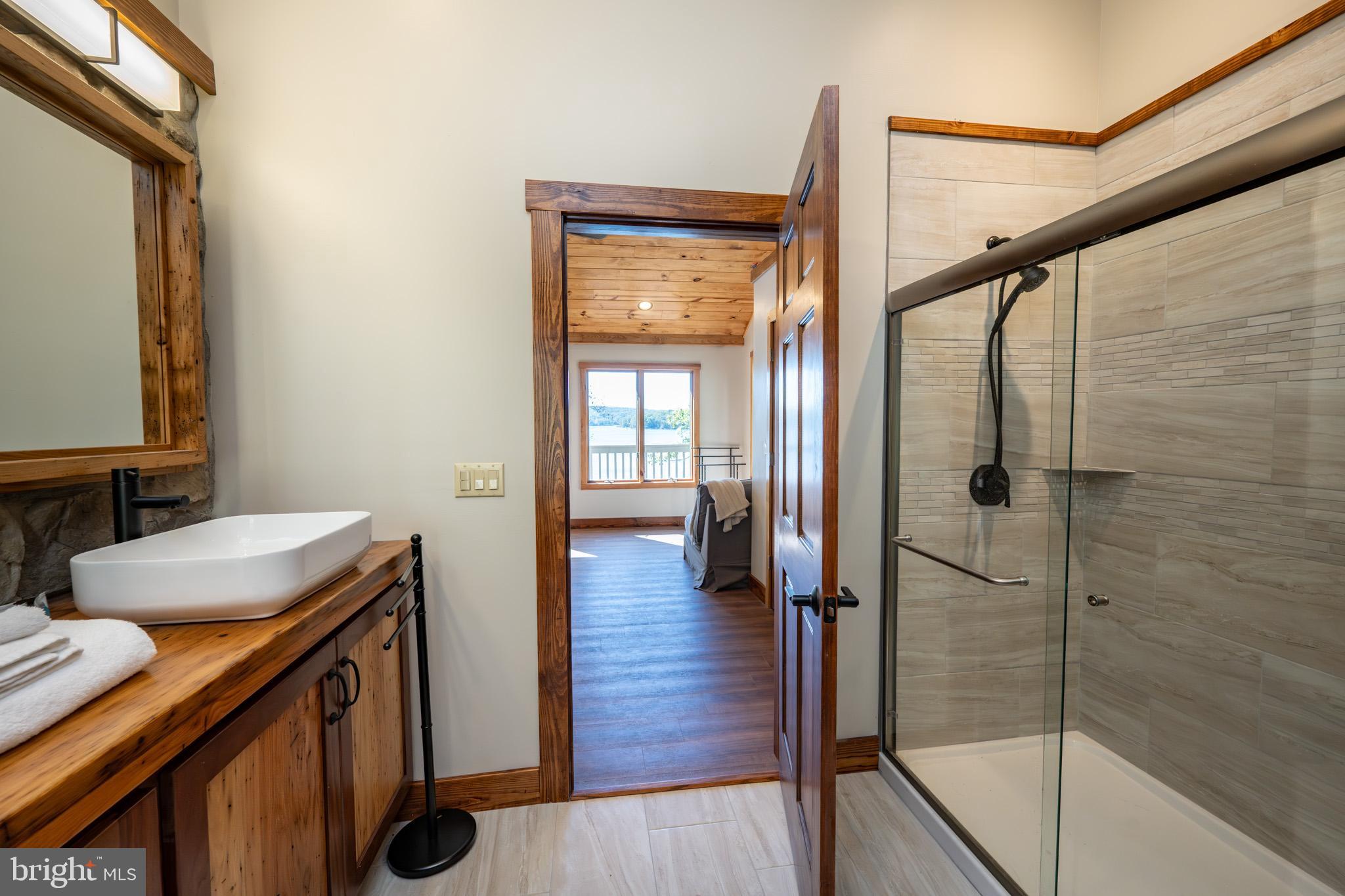 LAKE SHORE DRIVE - Residential