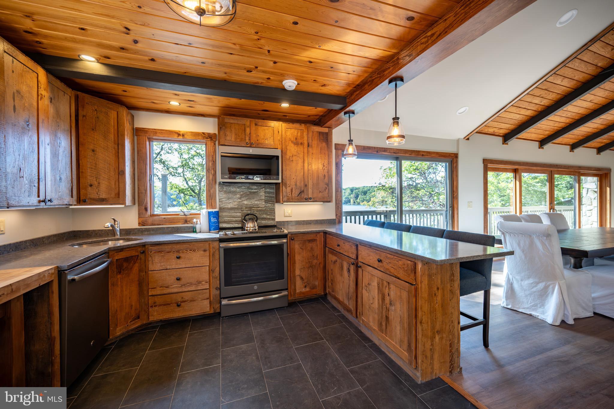 LAKE SHORE DRIVE - Residential