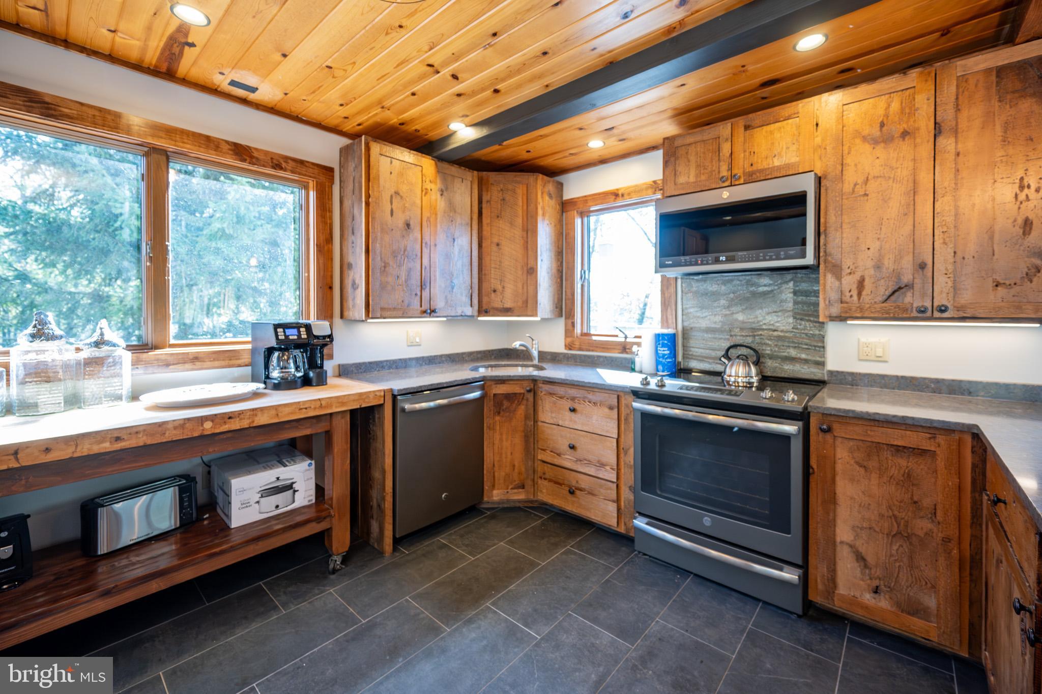 LAKE SHORE DRIVE - Residential