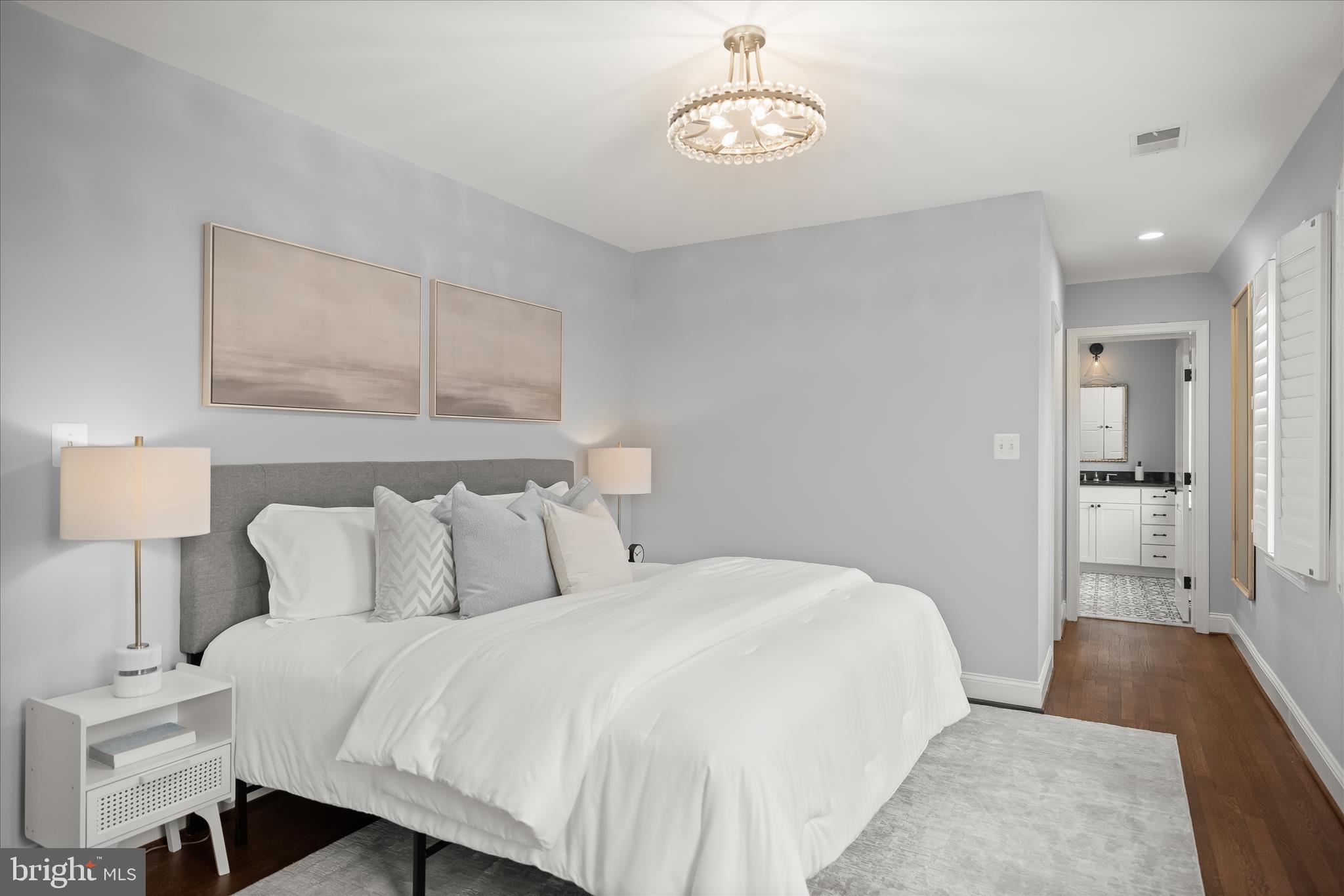 LARCHMONT - Residential