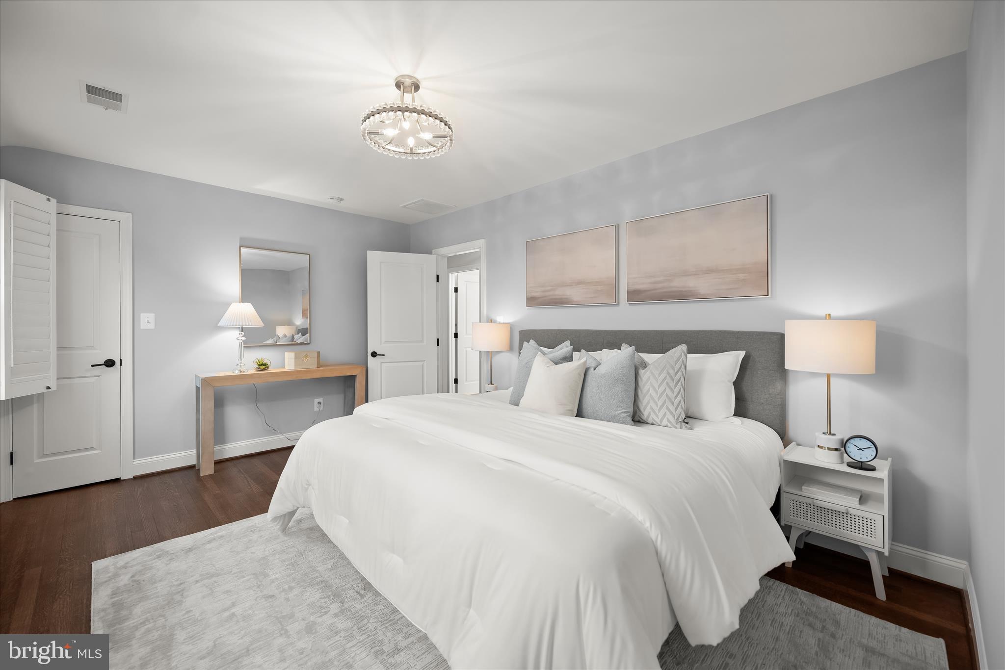 LARCHMONT - Residential