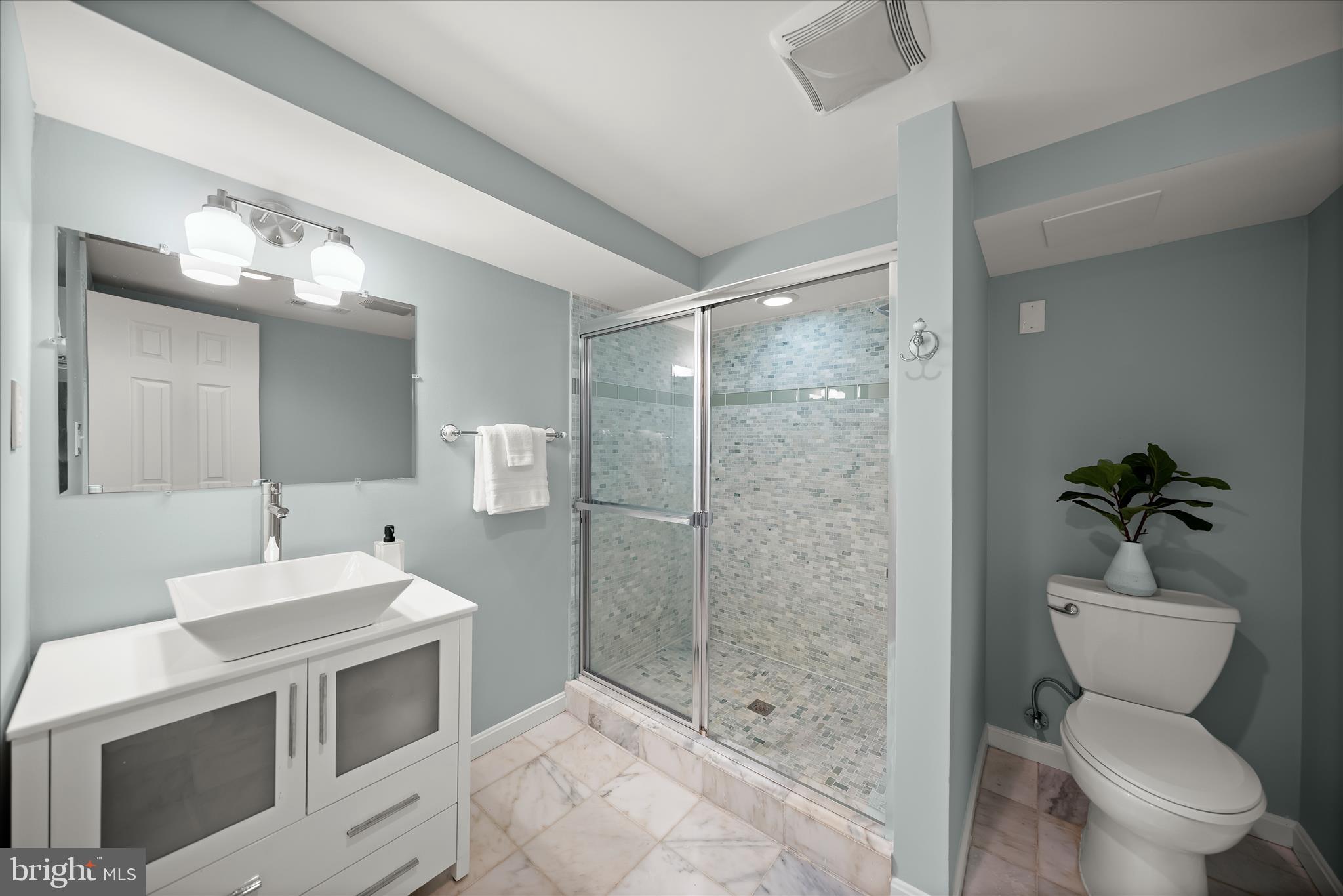 LARCHMONT - Residential