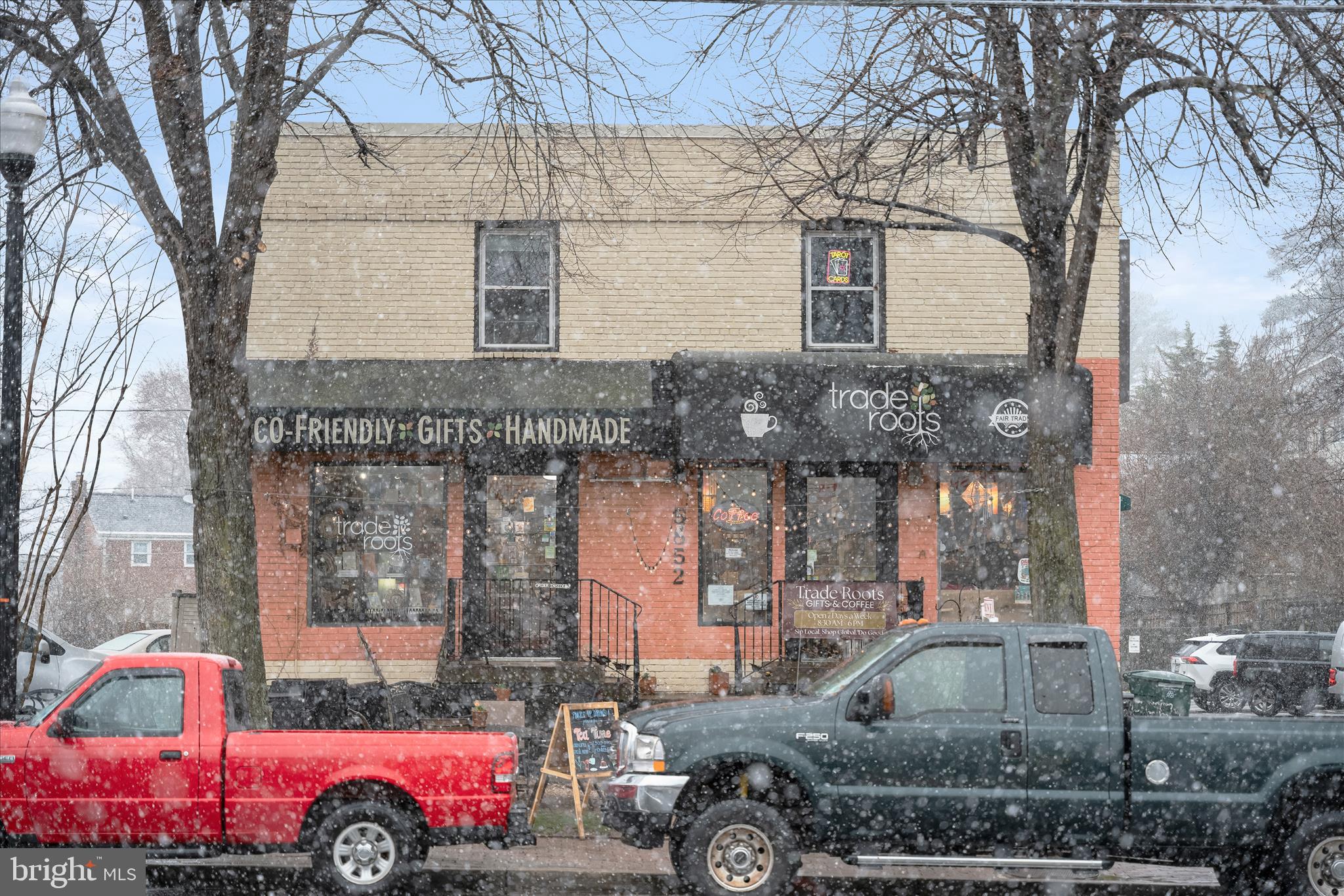 LARCHMONT - Residential