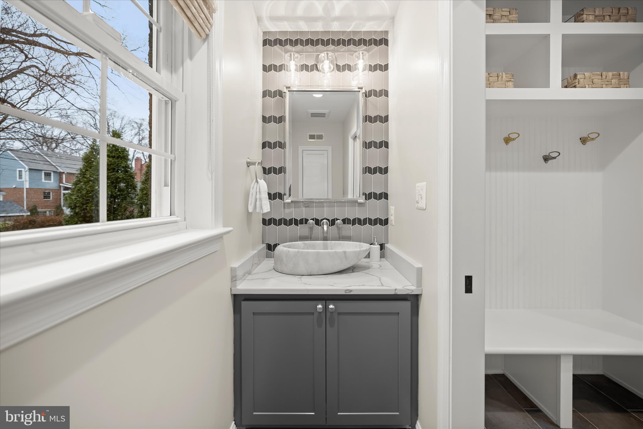 LARCHMONT - Residential