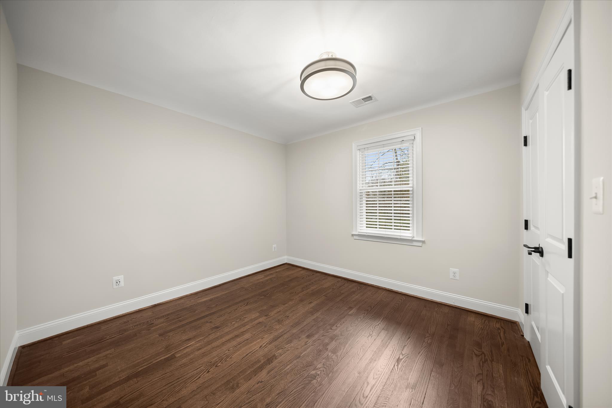 LARCHMONT - Residential