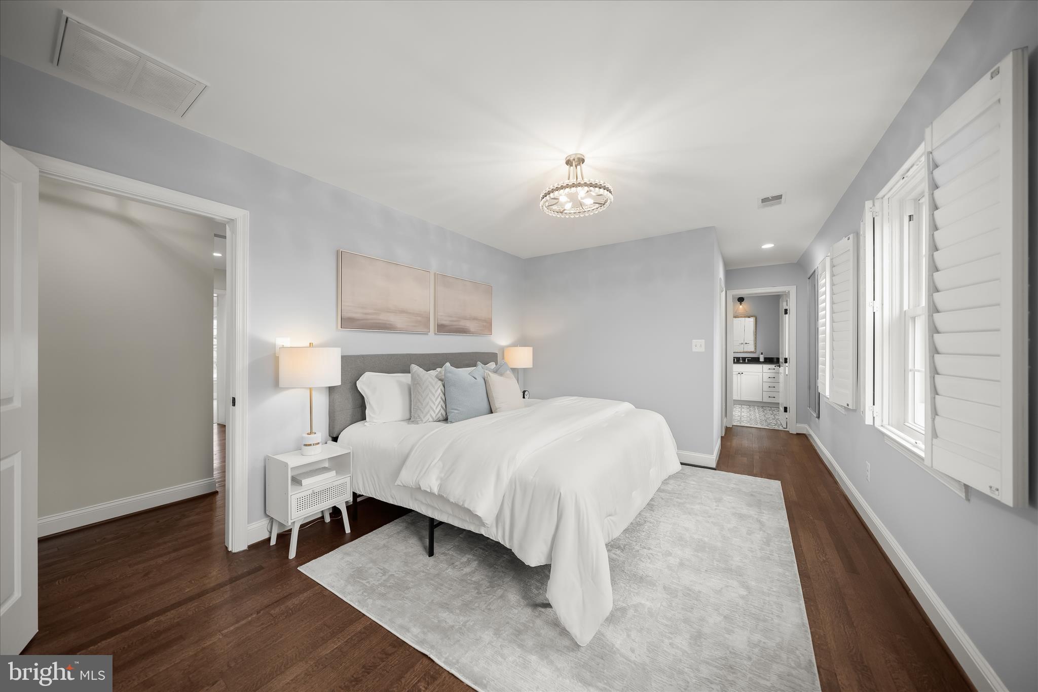 LARCHMONT - Residential