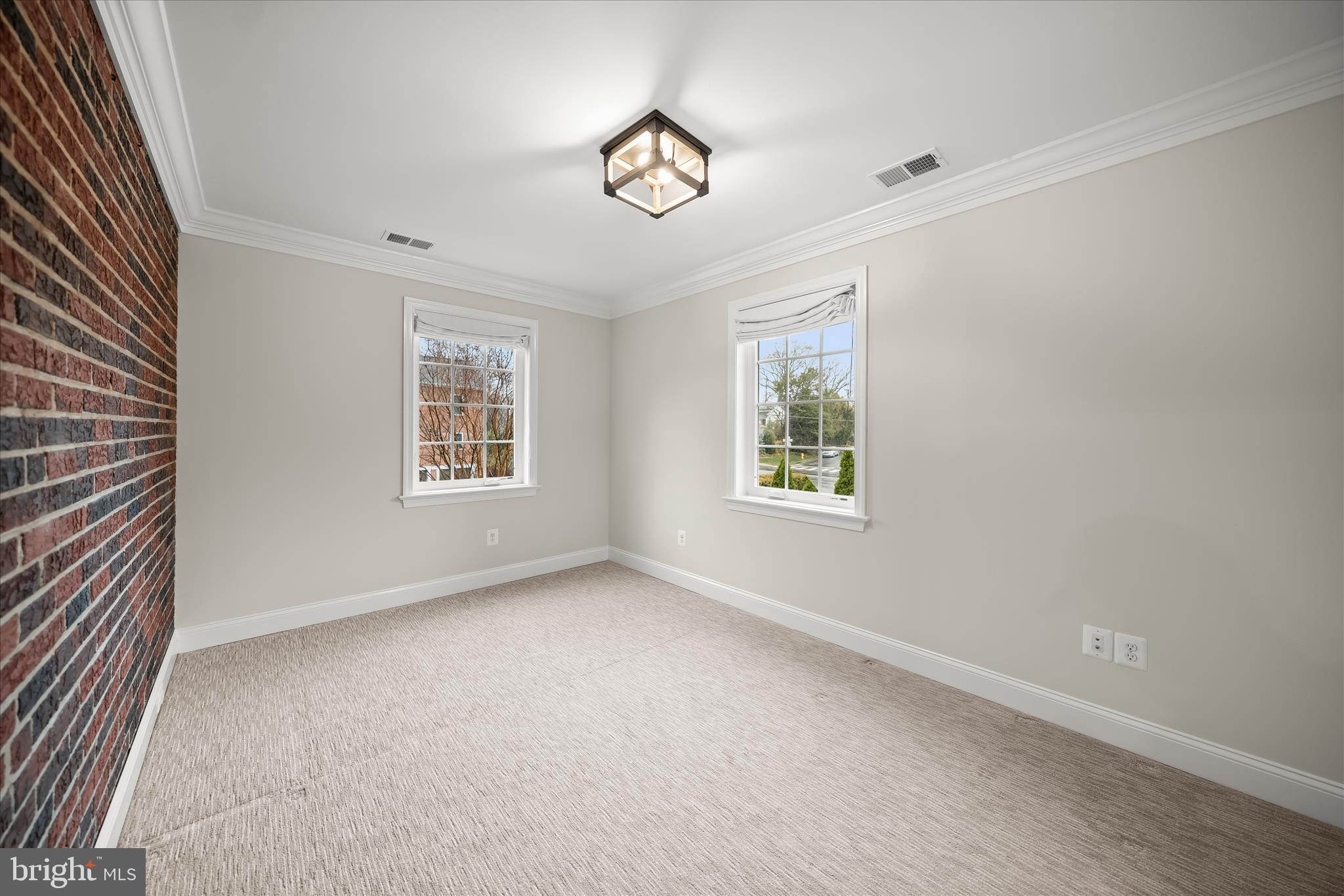 LARCHMONT - Residential