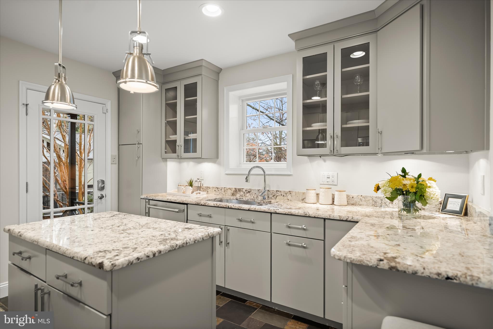 LARCHMONT - Residential