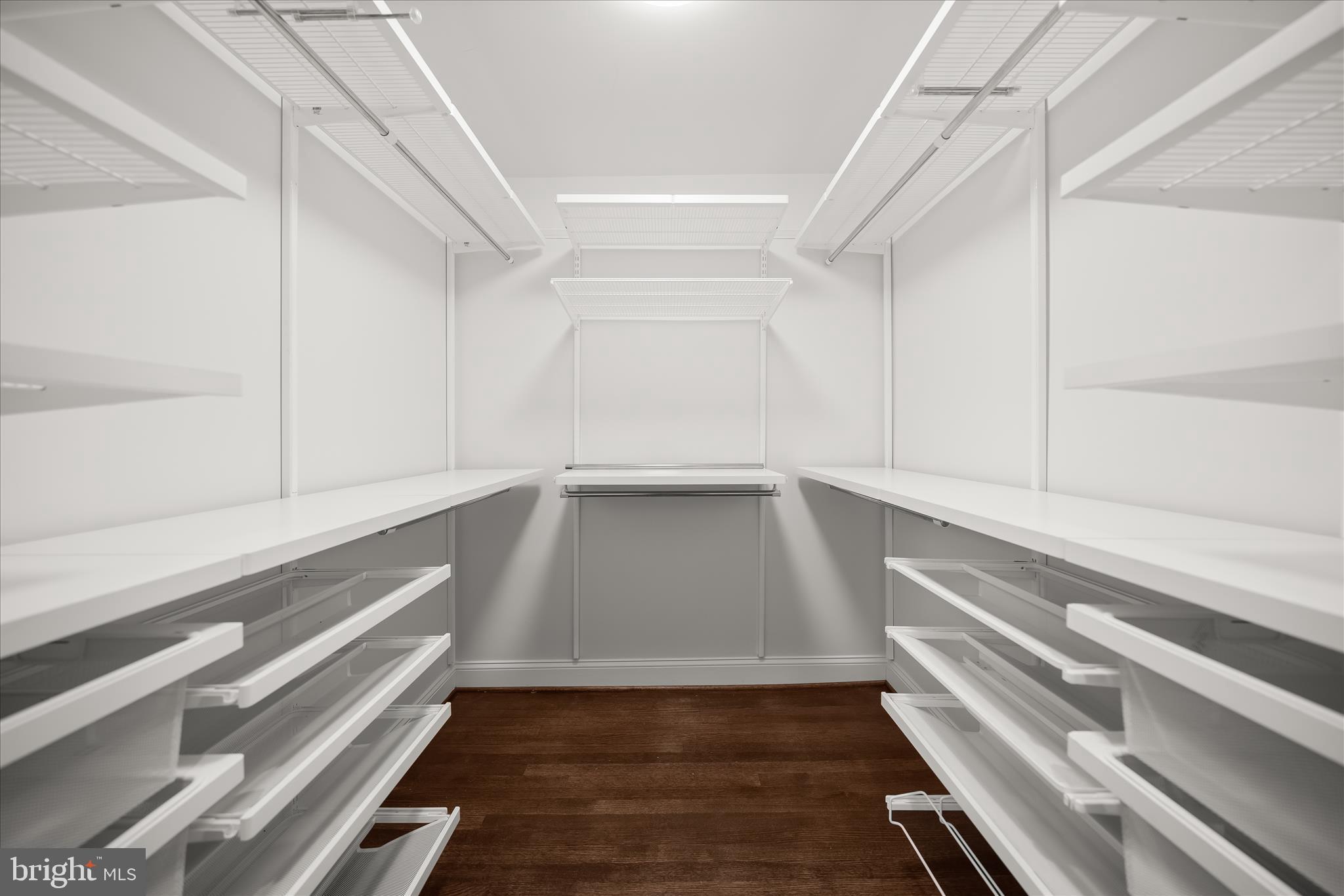 LARCHMONT - Residential