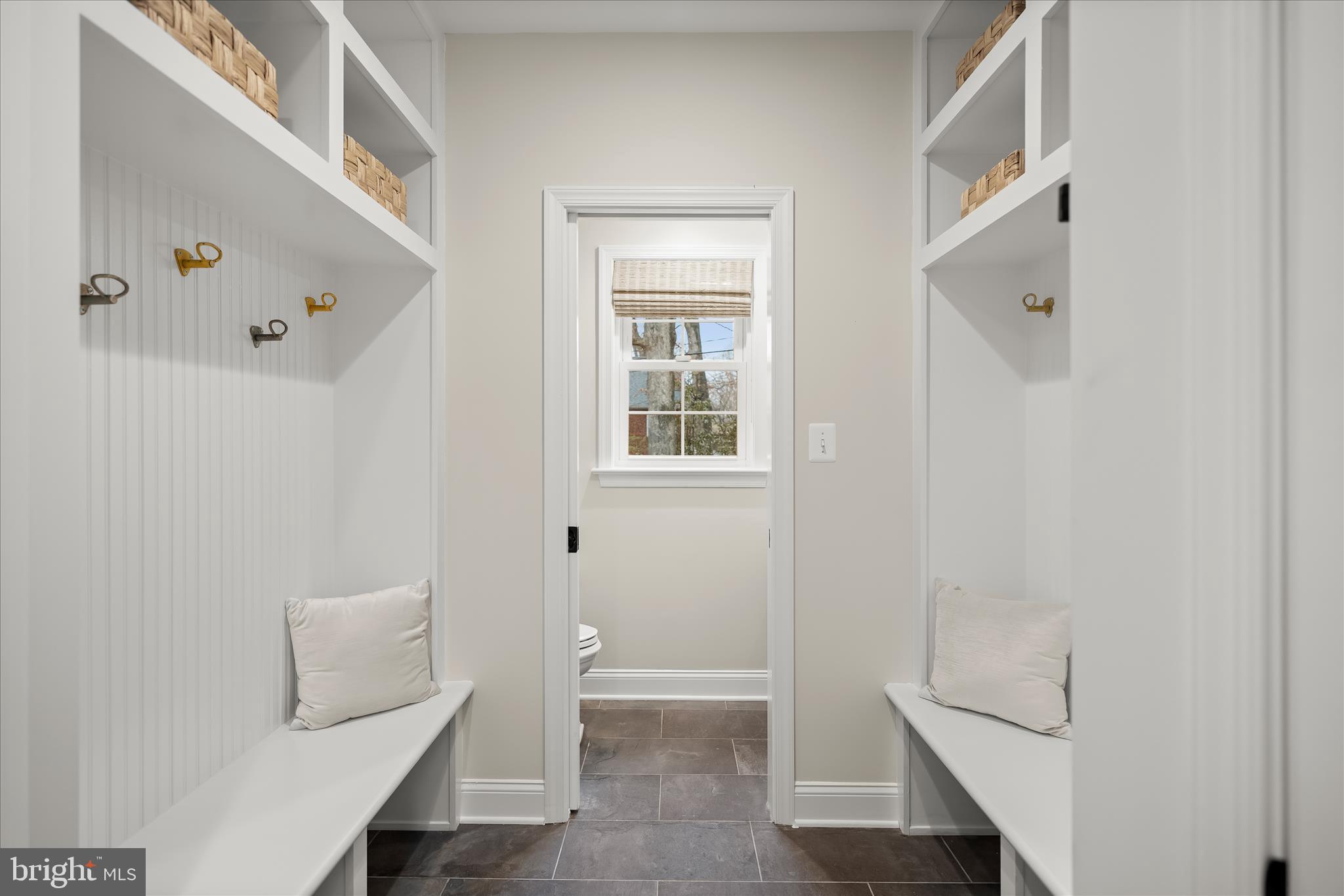 LARCHMONT - Residential