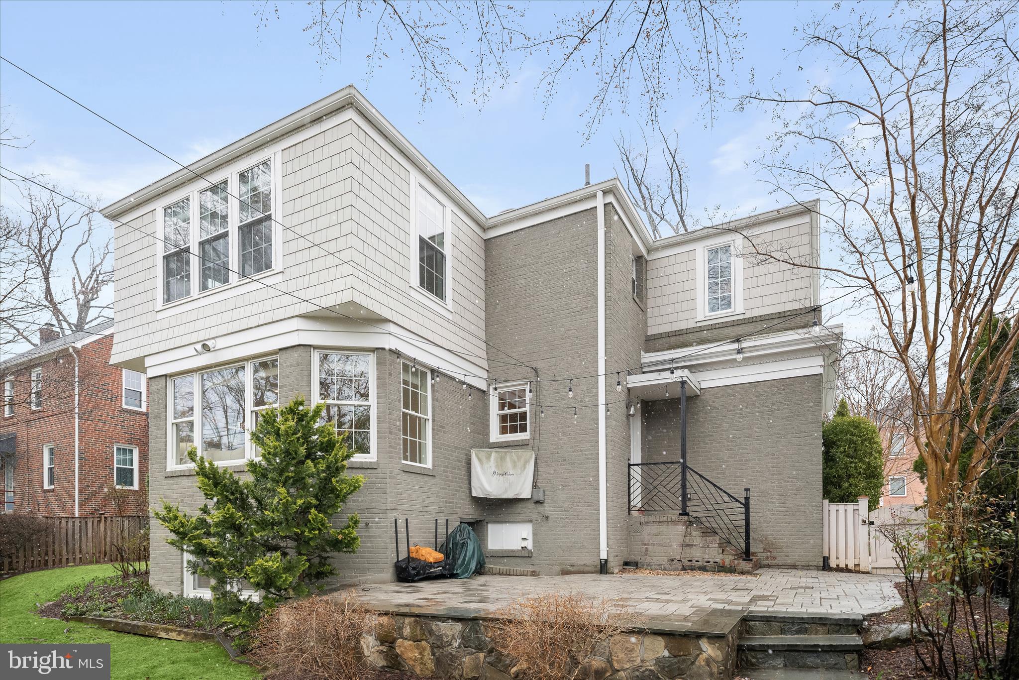 LARCHMONT - Residential