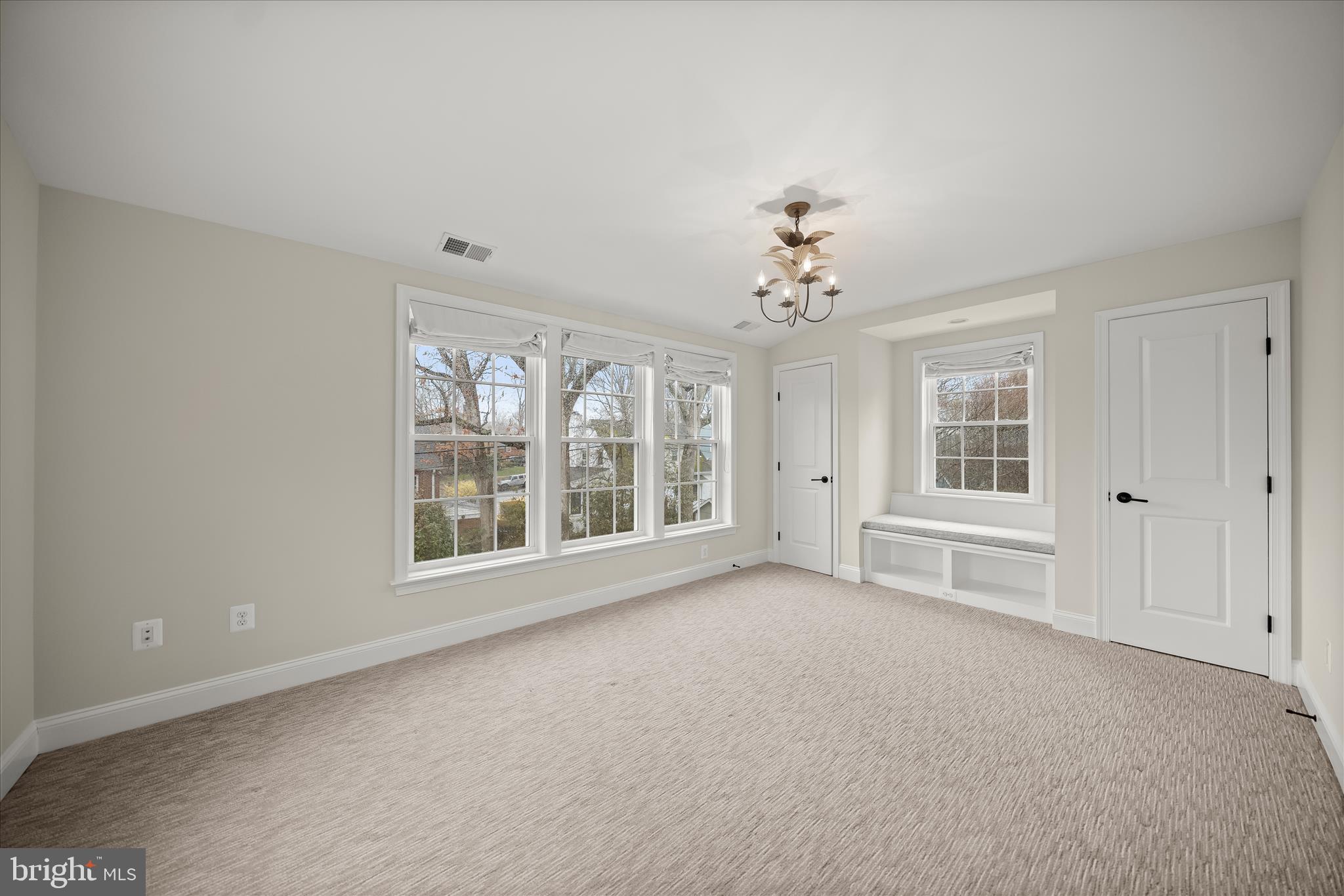 LARCHMONT - Residential